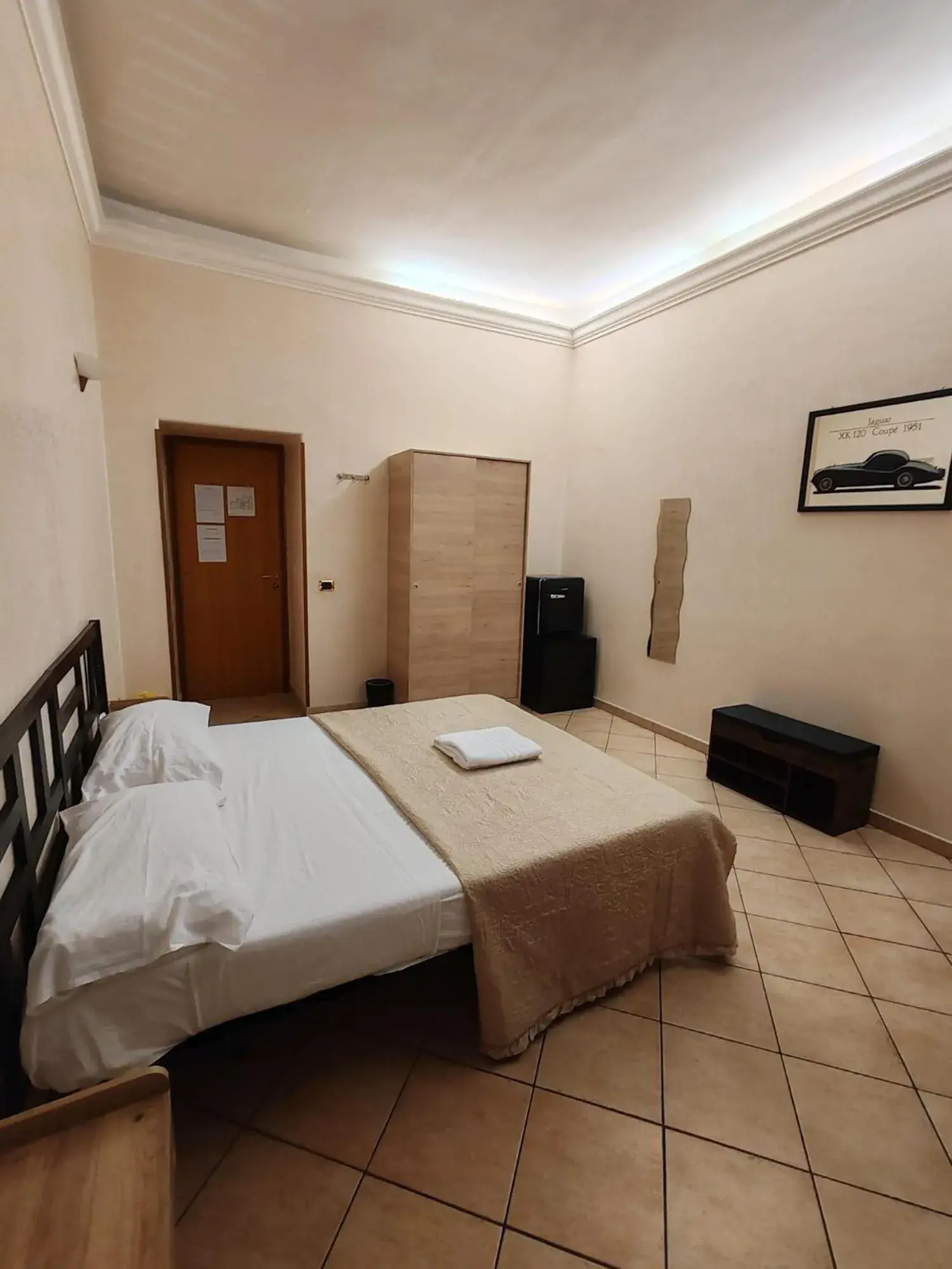 Standard Double Room with Shared Bathroom in B&B Piazza Ragusa Standard Double Room with Shared Bathroom in B&B Piazza Ragusa