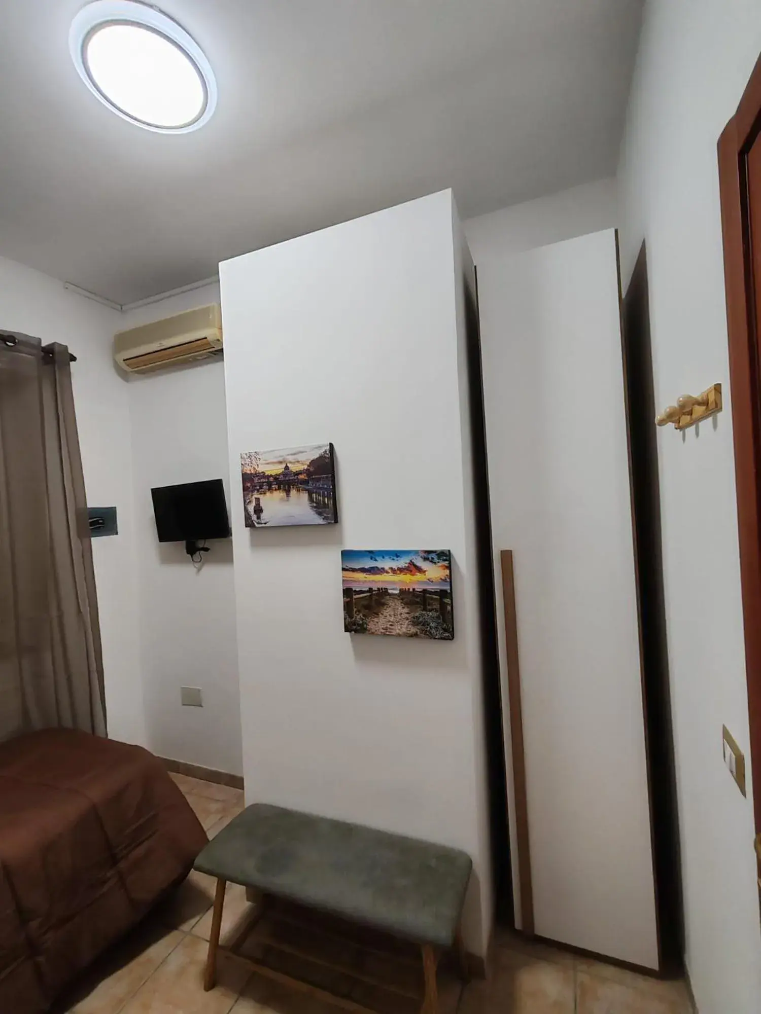 Small Single Room in B&B Piazza Ragusa Small Single Room in B&B Piazza Ragusa