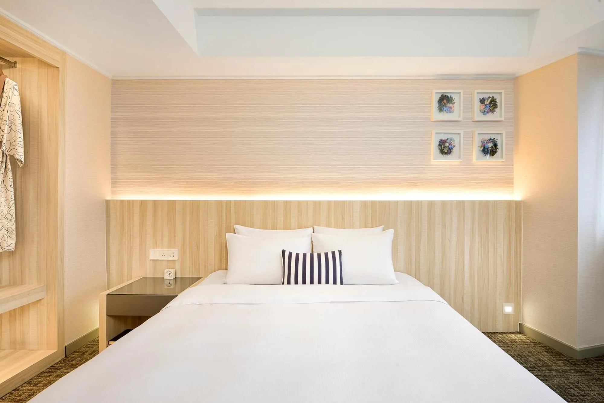 Photo of the whole room, Bed in Caesar Park Hotel Taipei