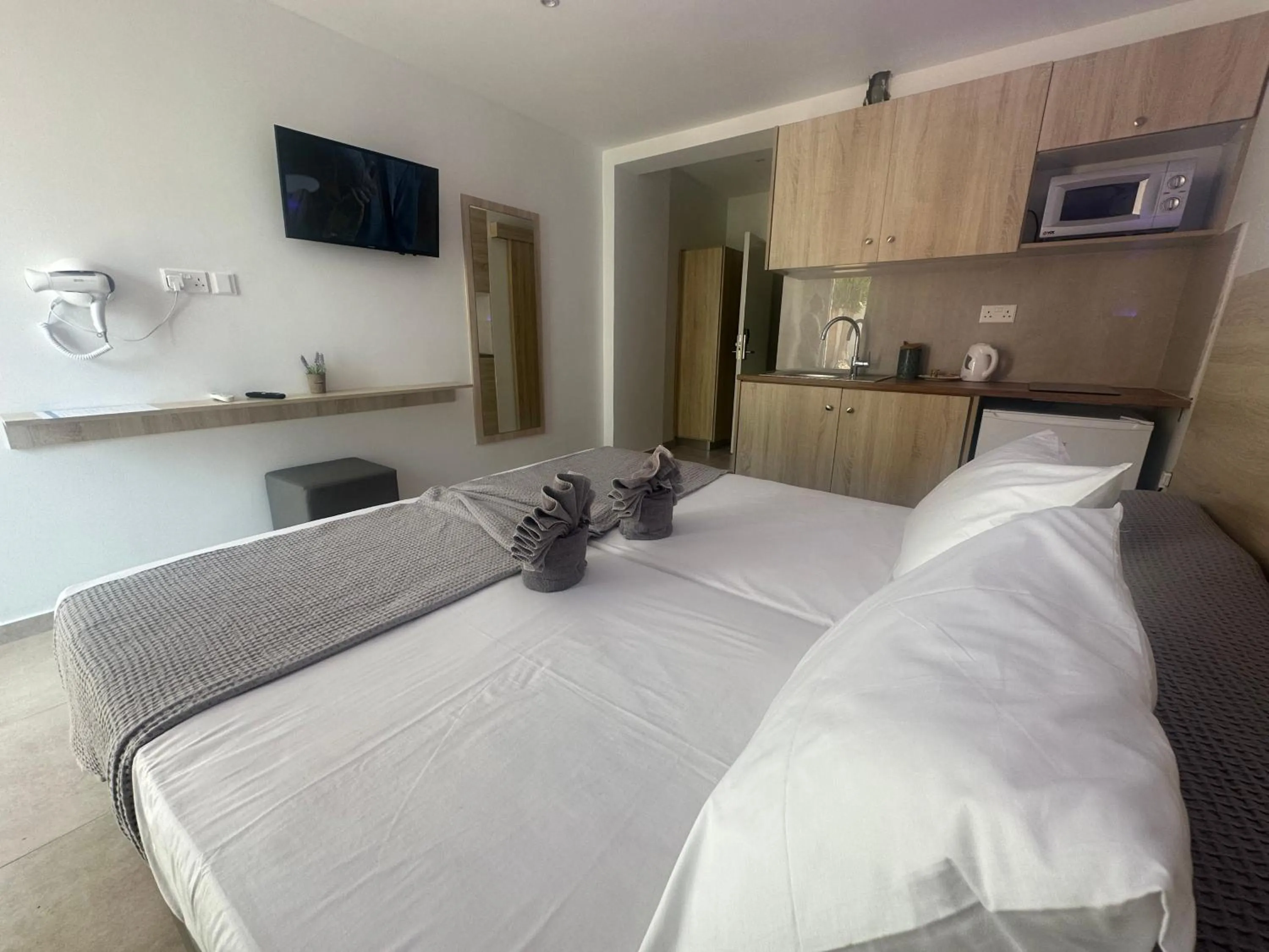 Bed in Sun Plaza Suites - Adults Only