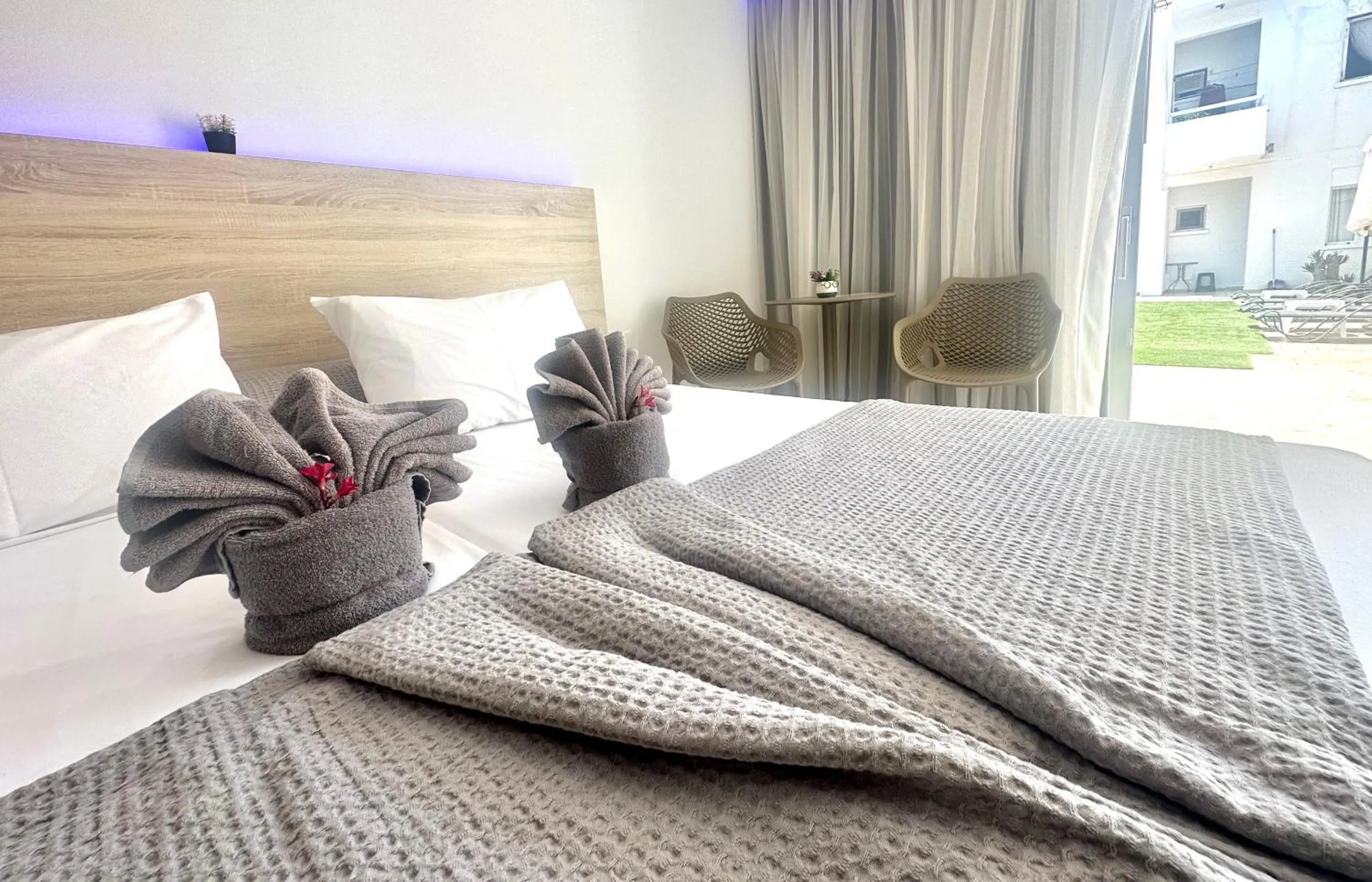 Bed in Sun Plaza Suites - Adults Only