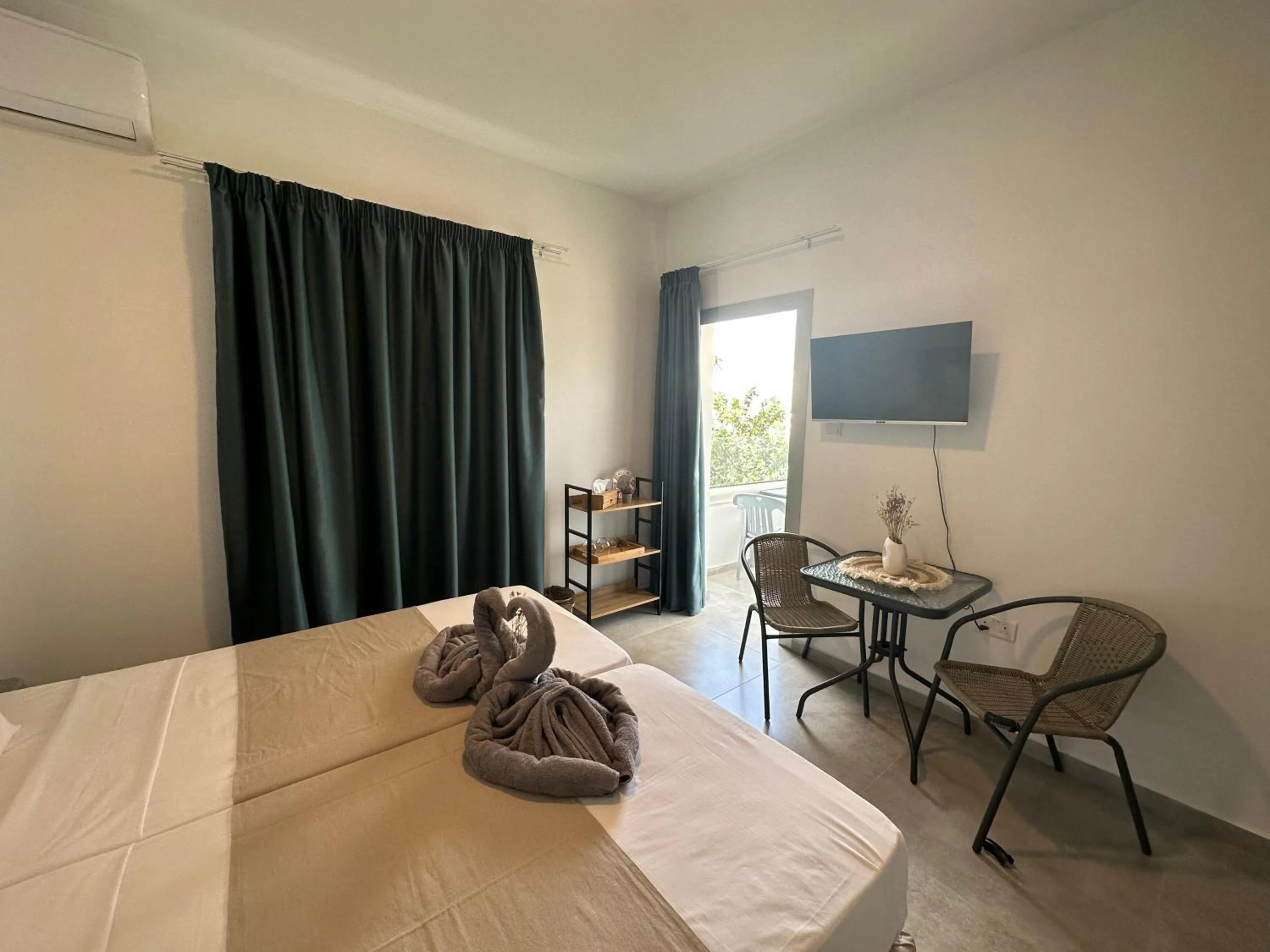 Photo of the whole room, Bed in Sun Plaza Suites - Adults Only