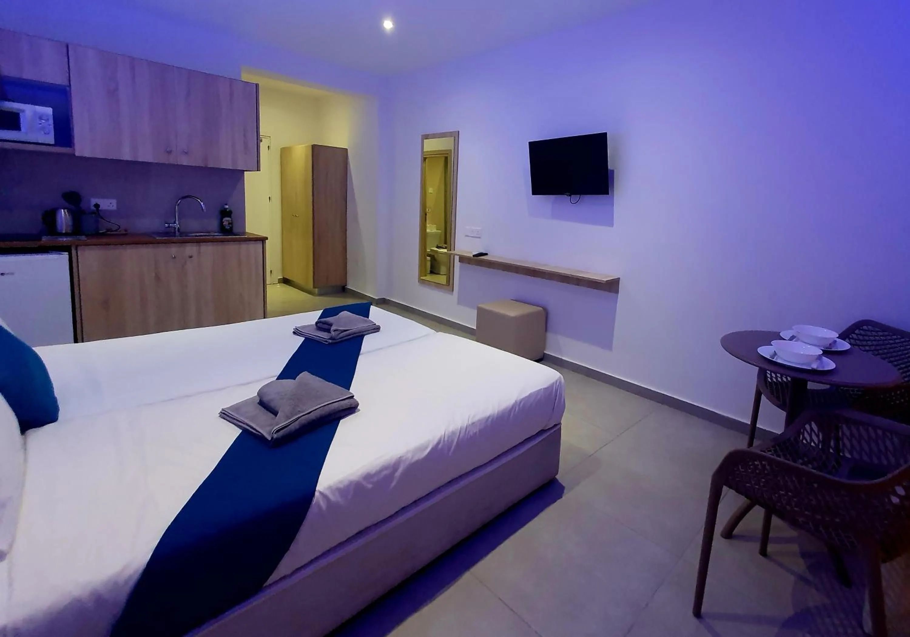 Bed in Sun Plaza Suites - Adults Only