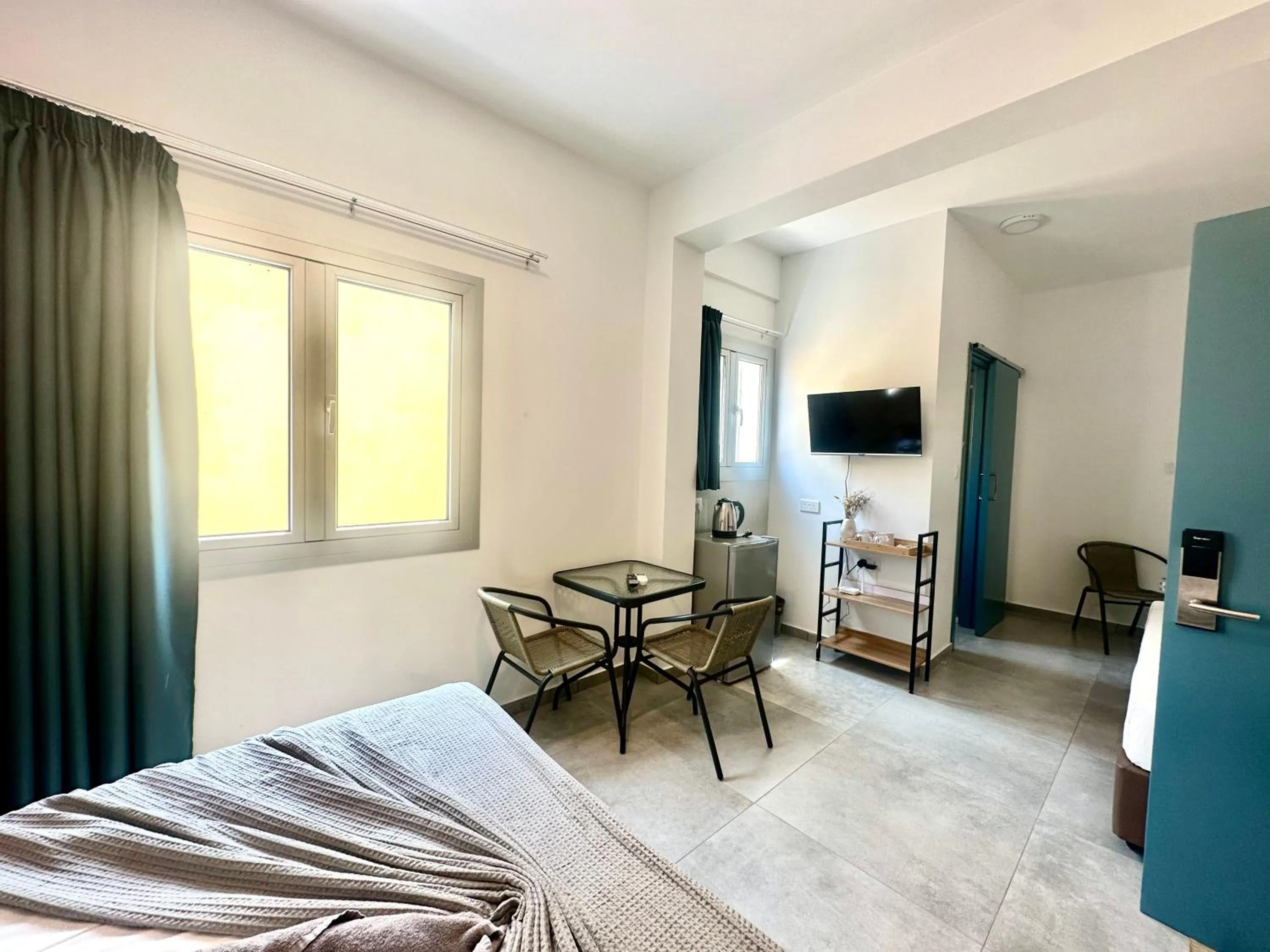 Bed in Sun Plaza Suites - Adults Only