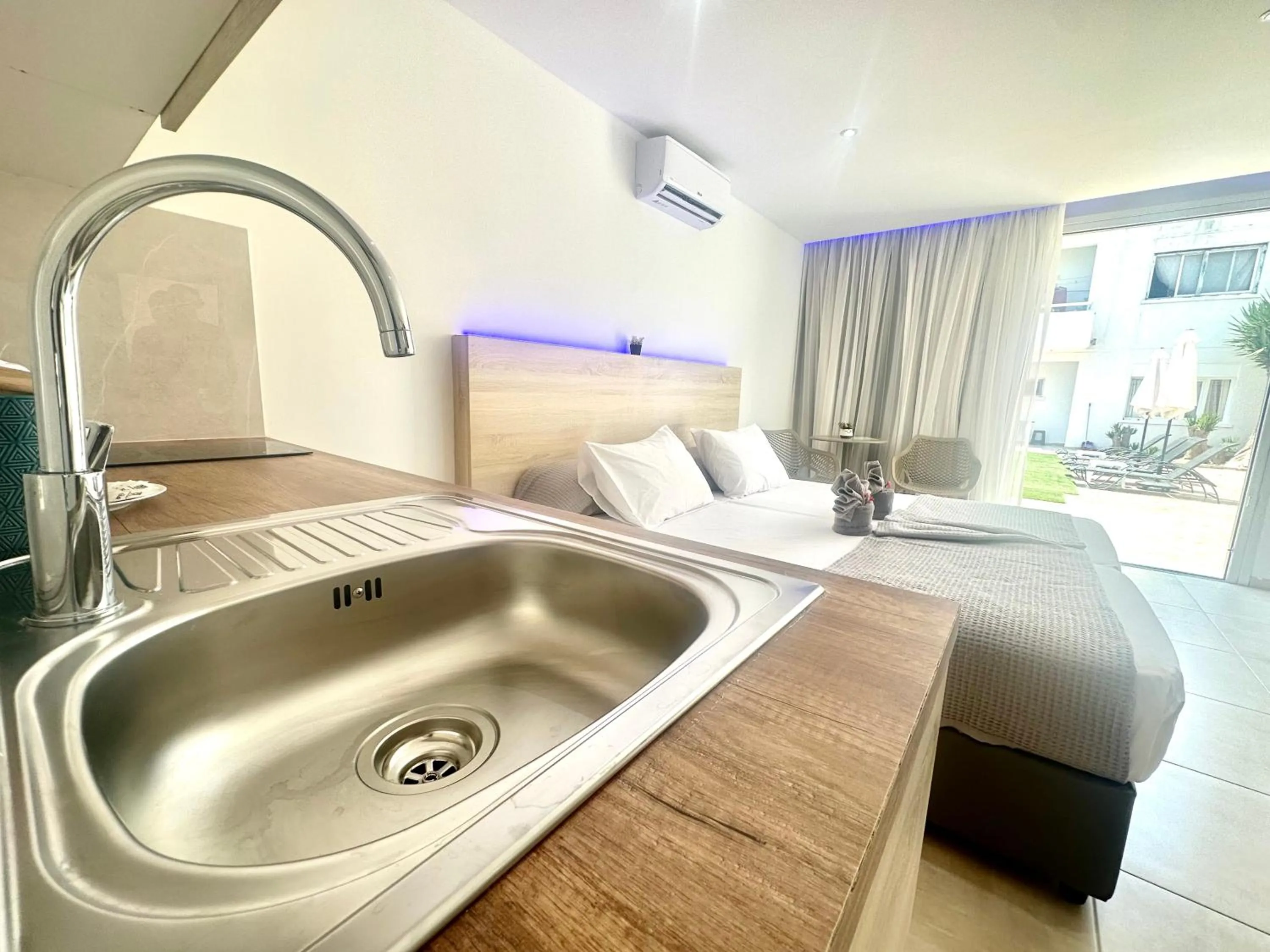 Bed in Sun Plaza Suites - Adults Only