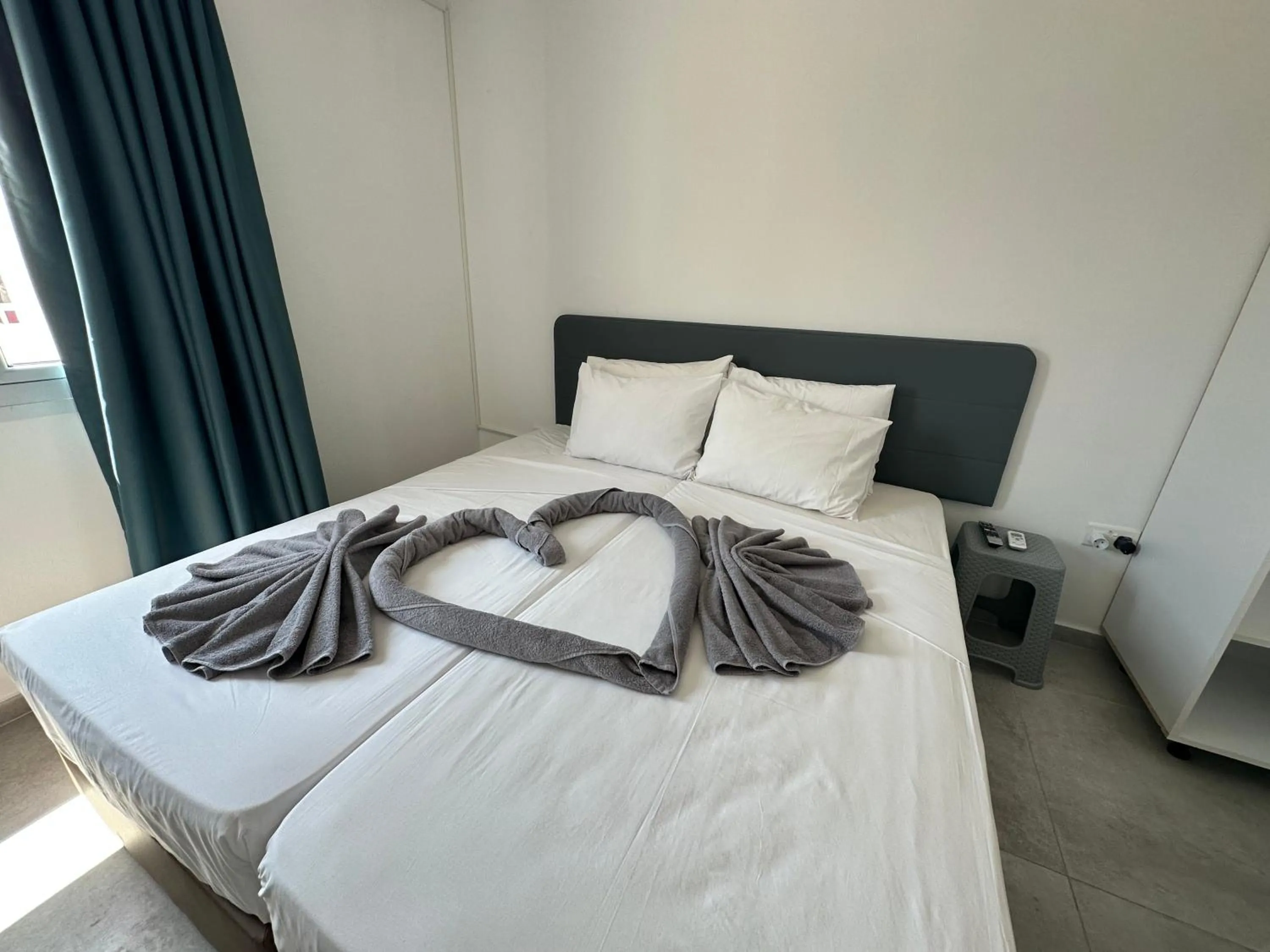 Bed in Sun Plaza Suites - Adults Only