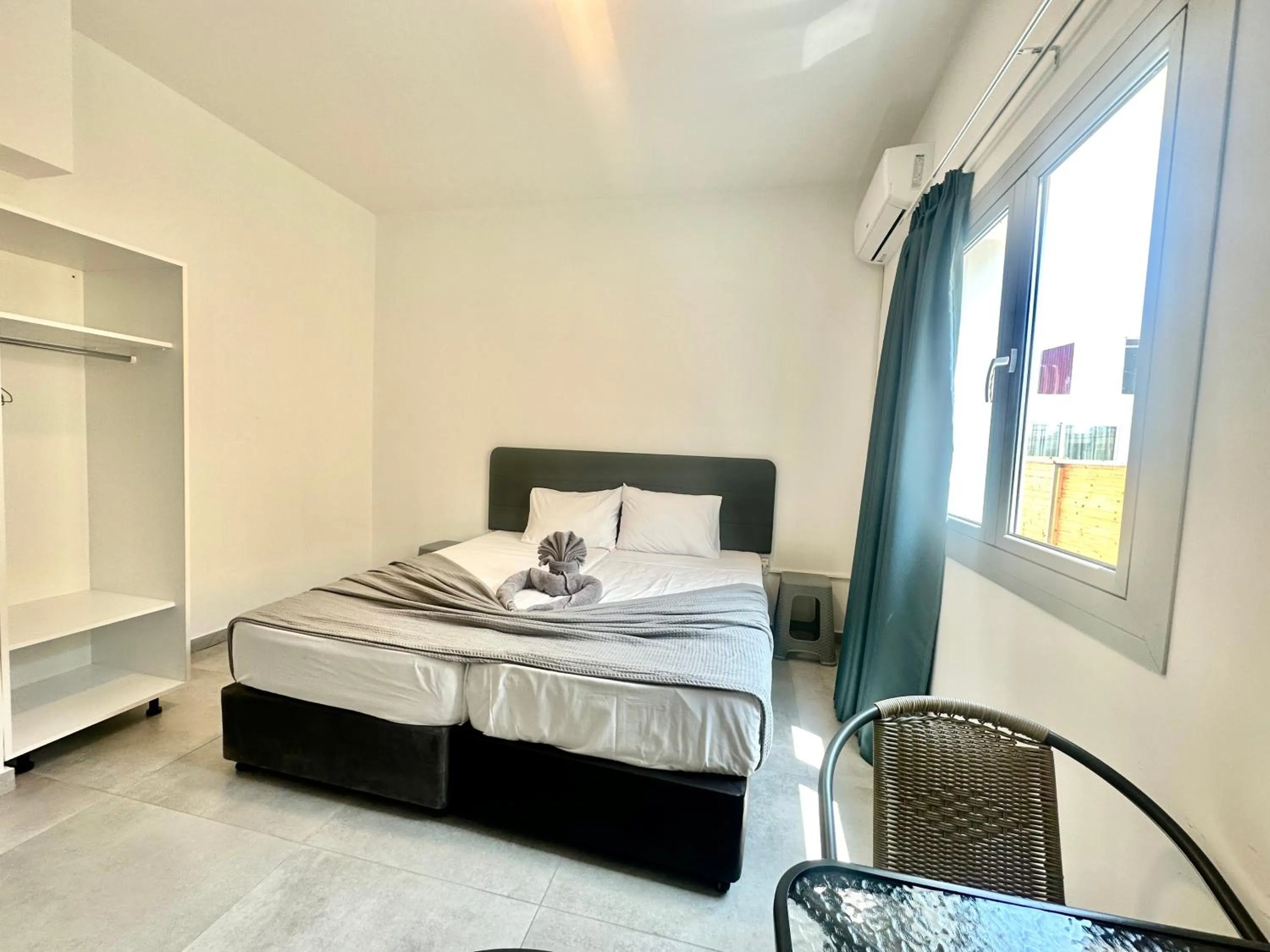 Bed in Sun Plaza Suites - Adults Only