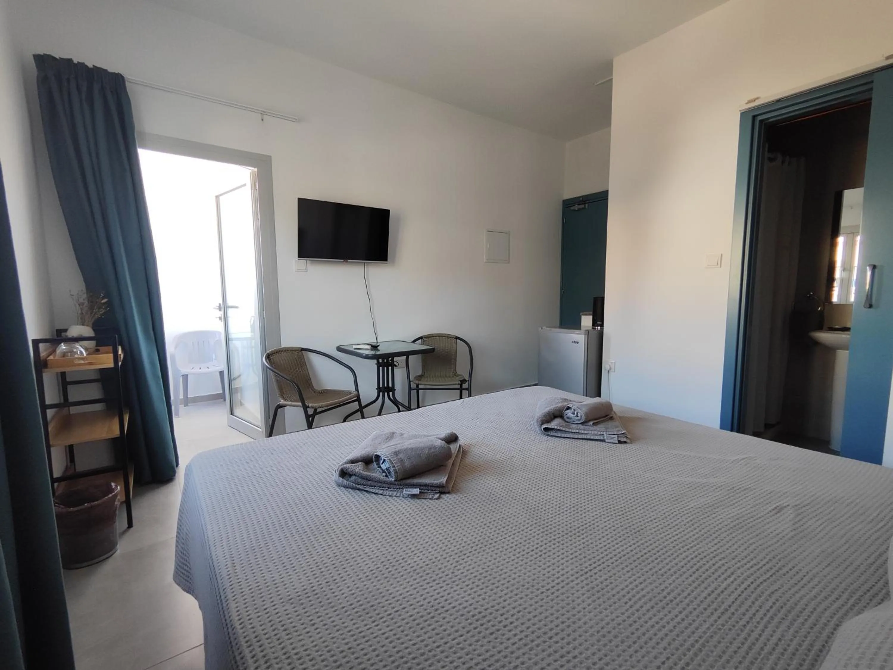 Bed in Sun Plaza Suites - Adults Only