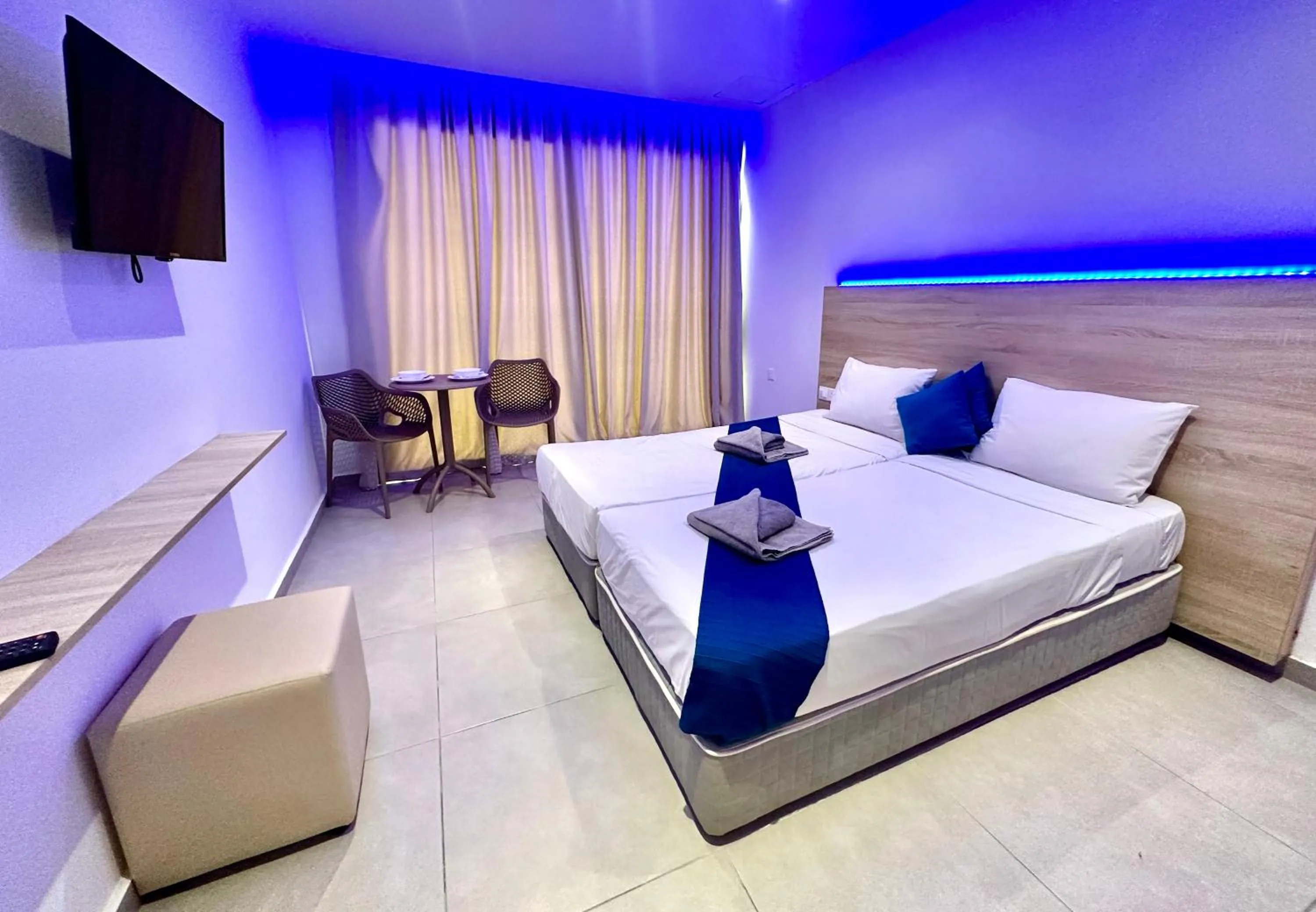 Bed in Sun Plaza Suites - Adults Only