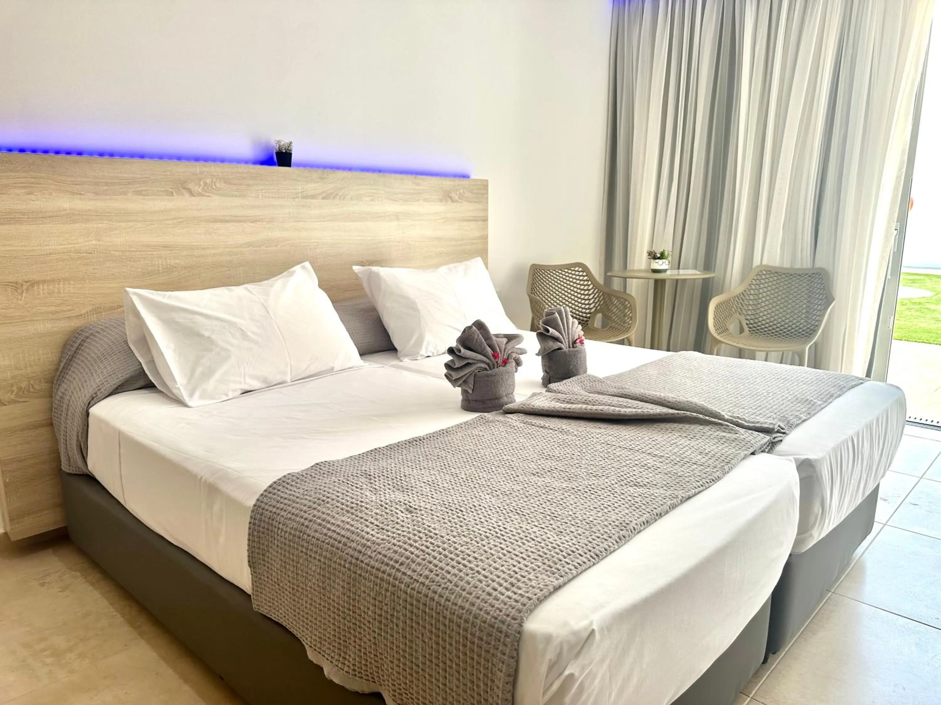 Bed in Sun Plaza Suites - Adults Only