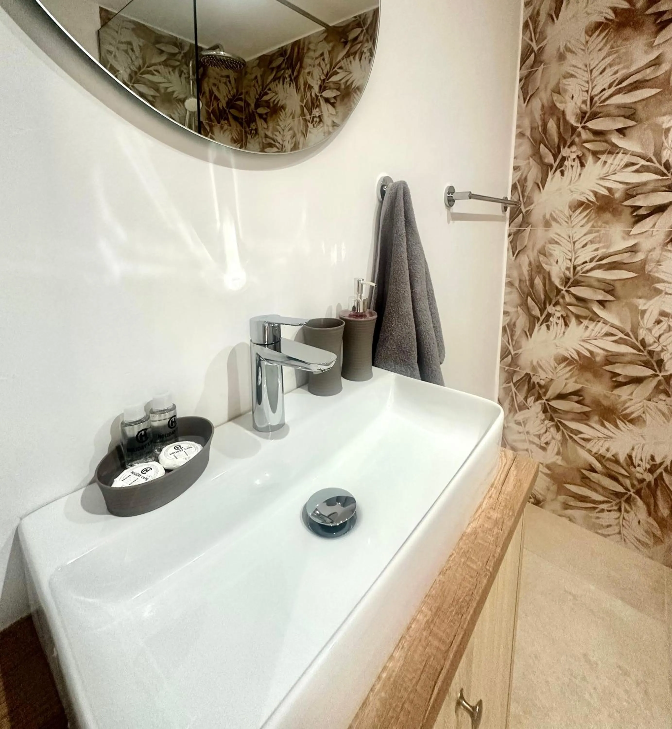 Bathroom in Sun Plaza Suites - Adults Only