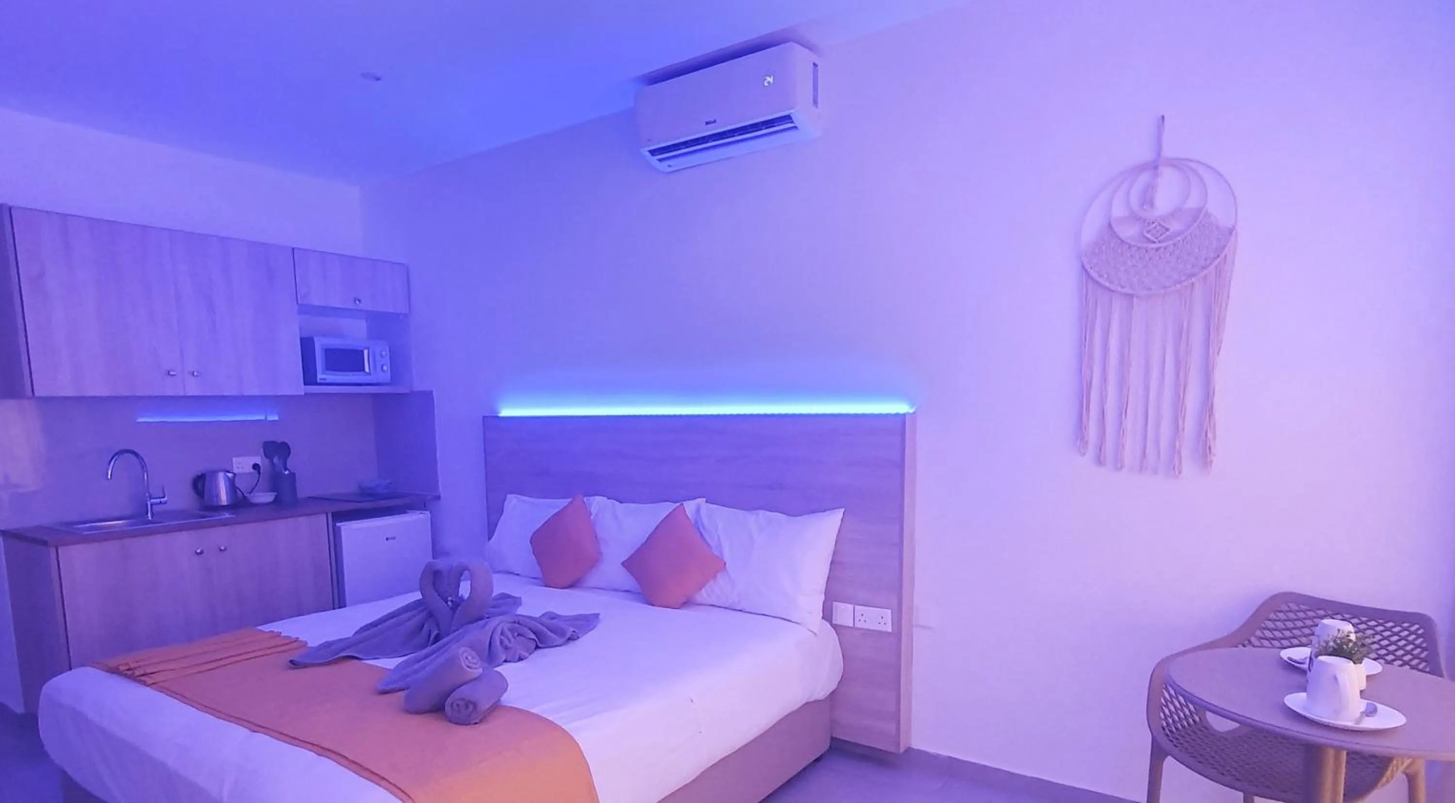 Kitchen or kitchenette, Bed in Sun Plaza Suites - Adults Only