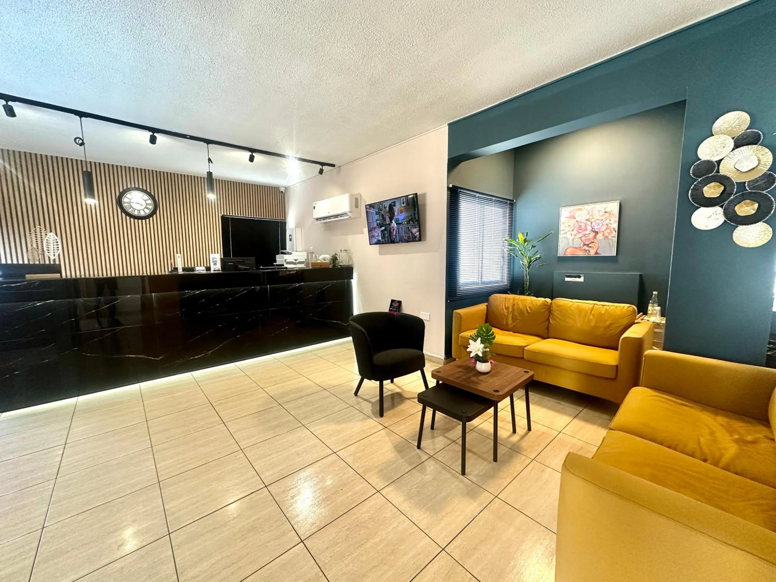 TV and multimedia in Sun Plaza Suites - Adults Only