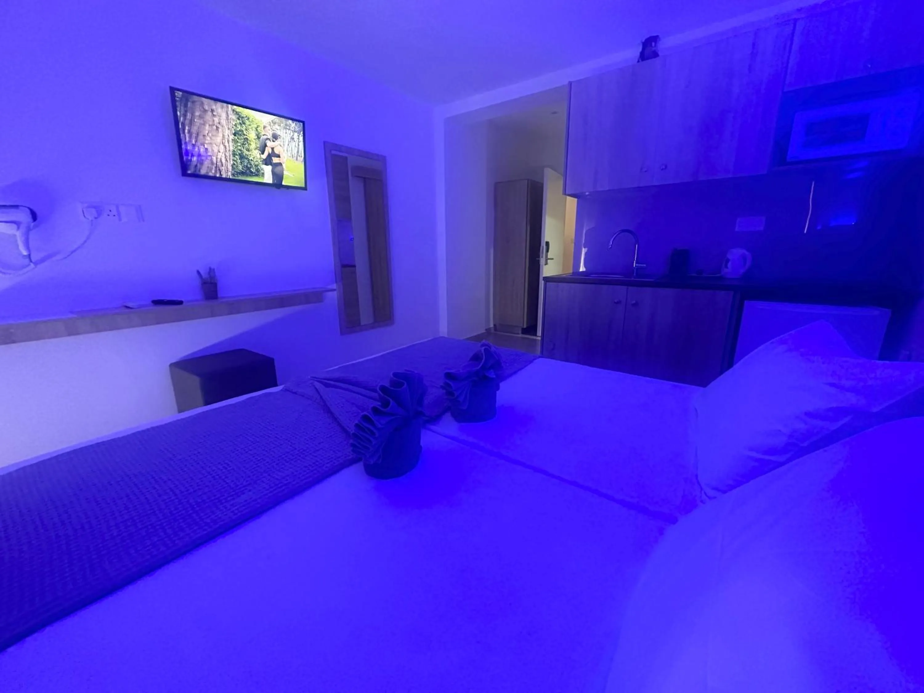 Bed in Sun Plaza Suites - Adults Only