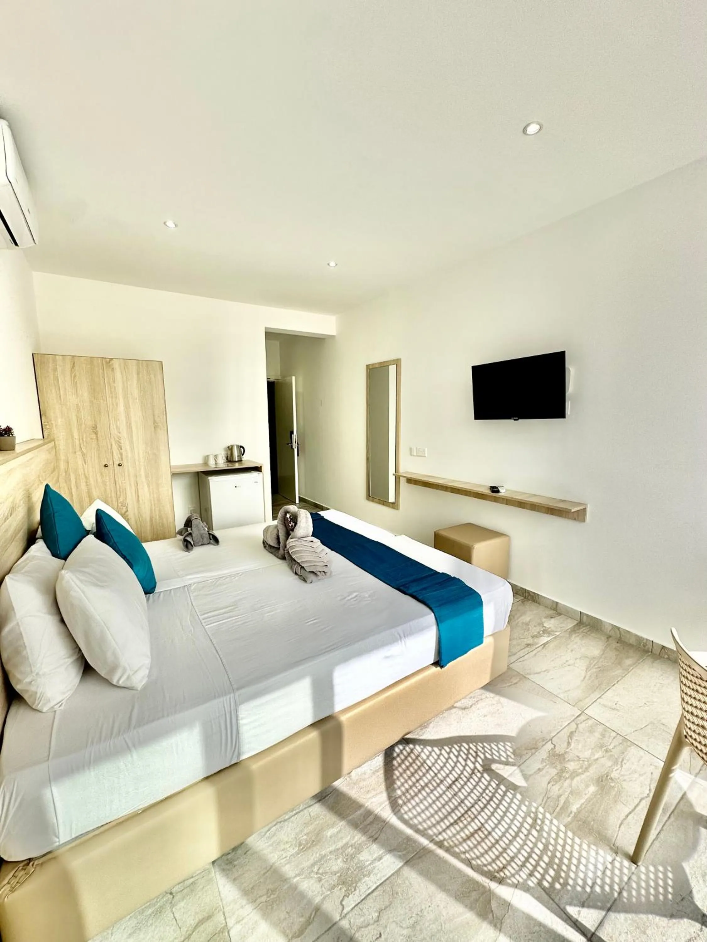 Bed in Sun Plaza Suites - Adults Only