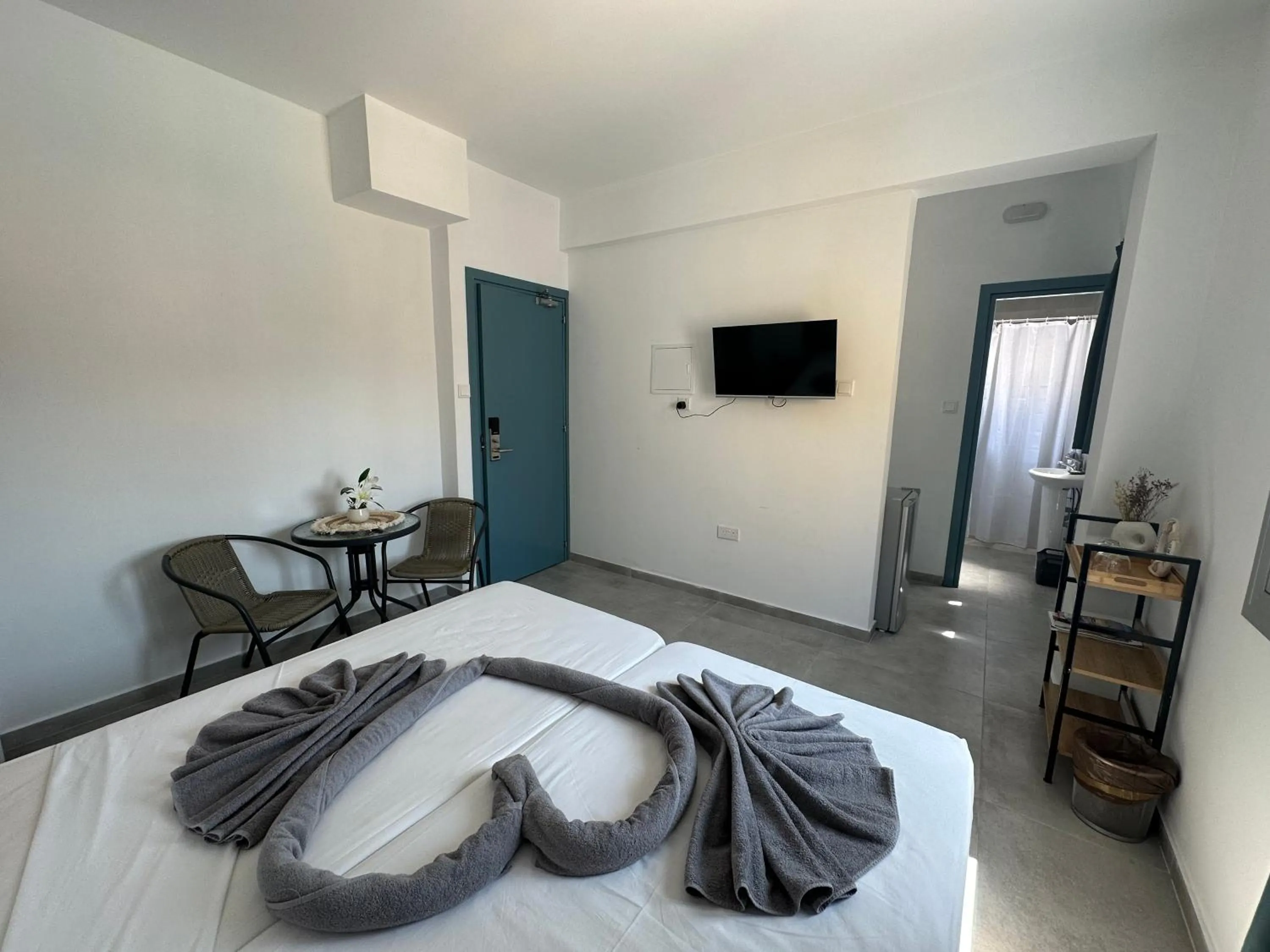 Photo of the whole room, Bed in Sun Plaza Suites - Adults Only