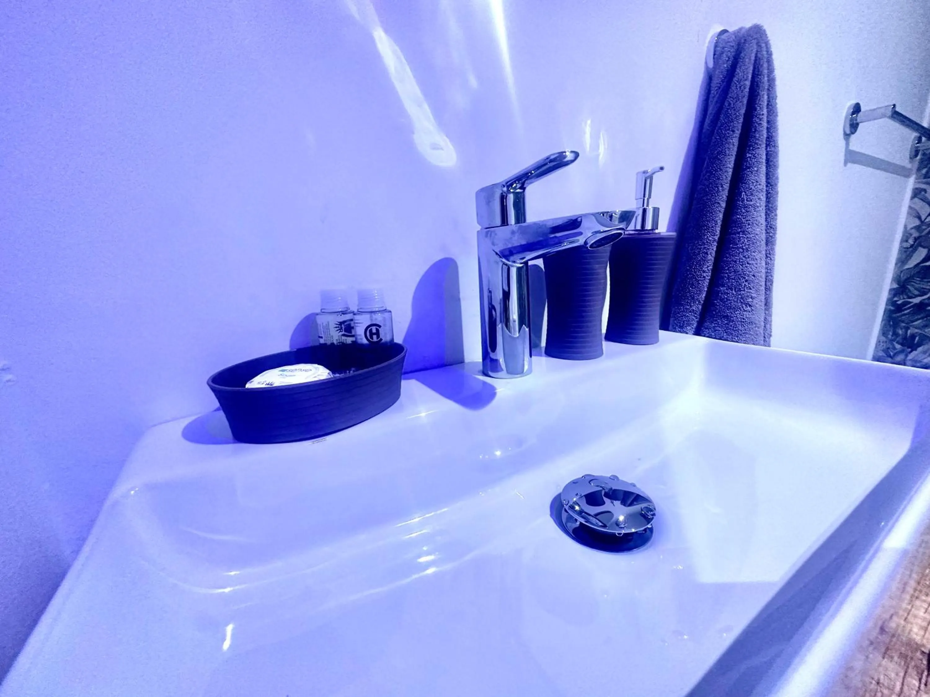 Bathroom in Sun Plaza Suites - Adults Only