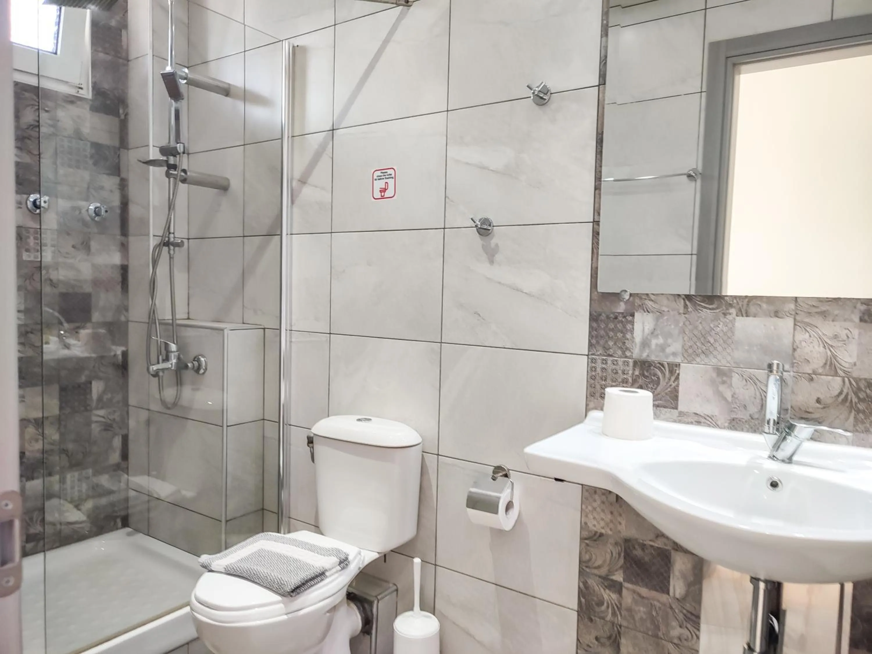 Shower in VILLA IATROU