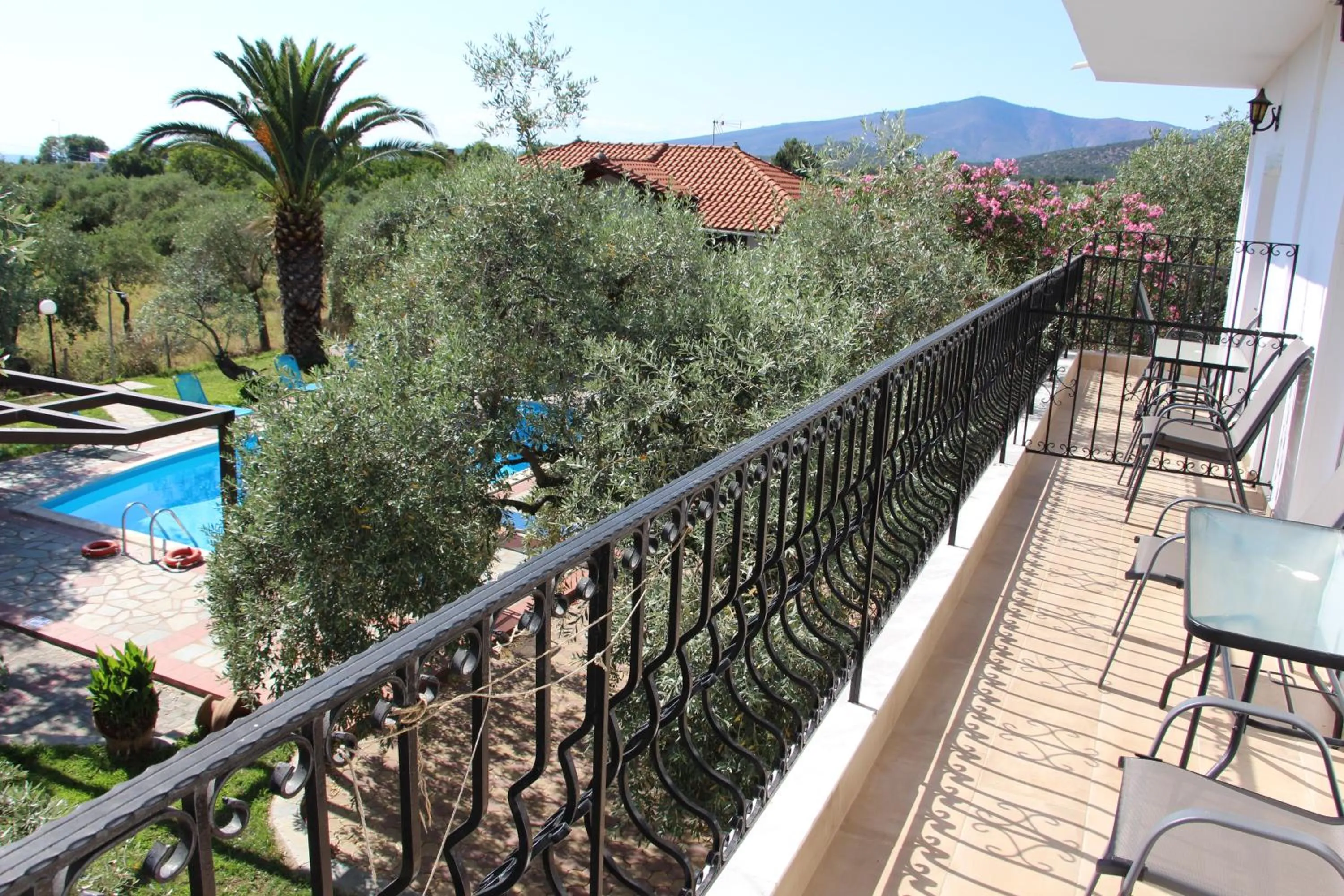 Property building in VILLA IATROU