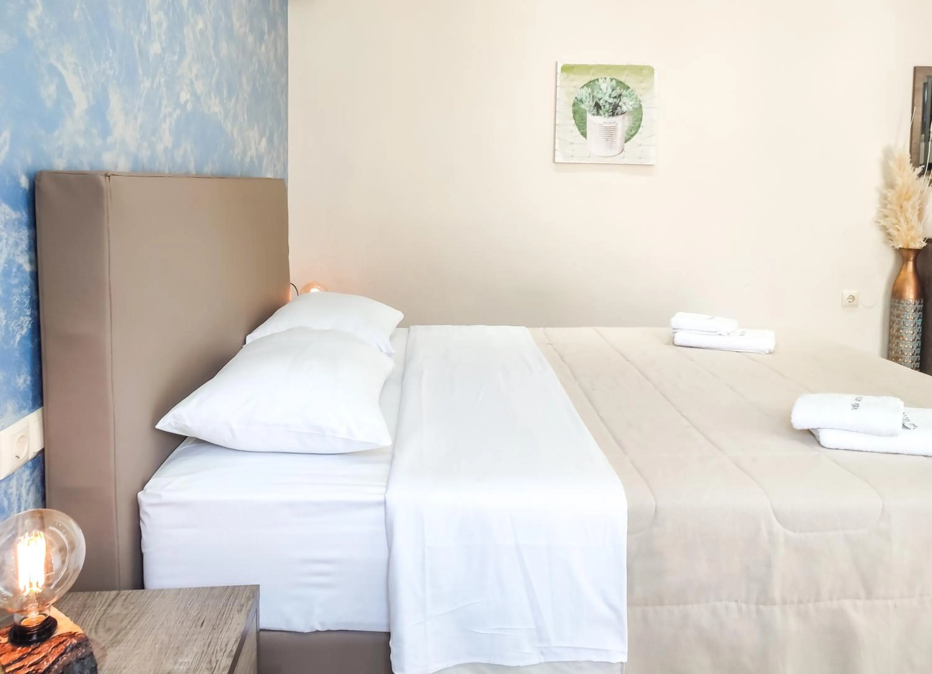 Property building, Bed in VILLA IATROU