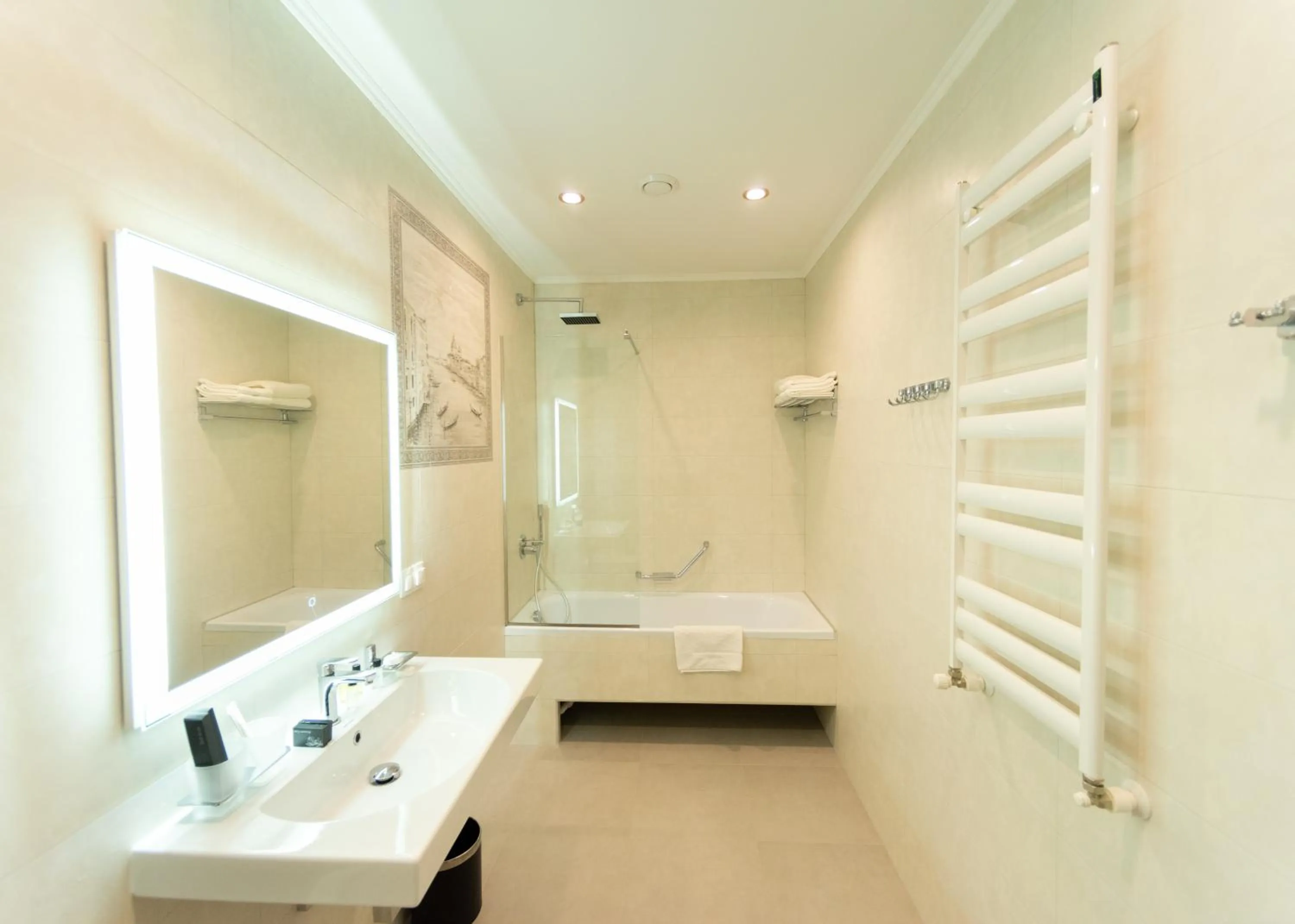 Bathroom, Bed in Downtown Suites Yerevan