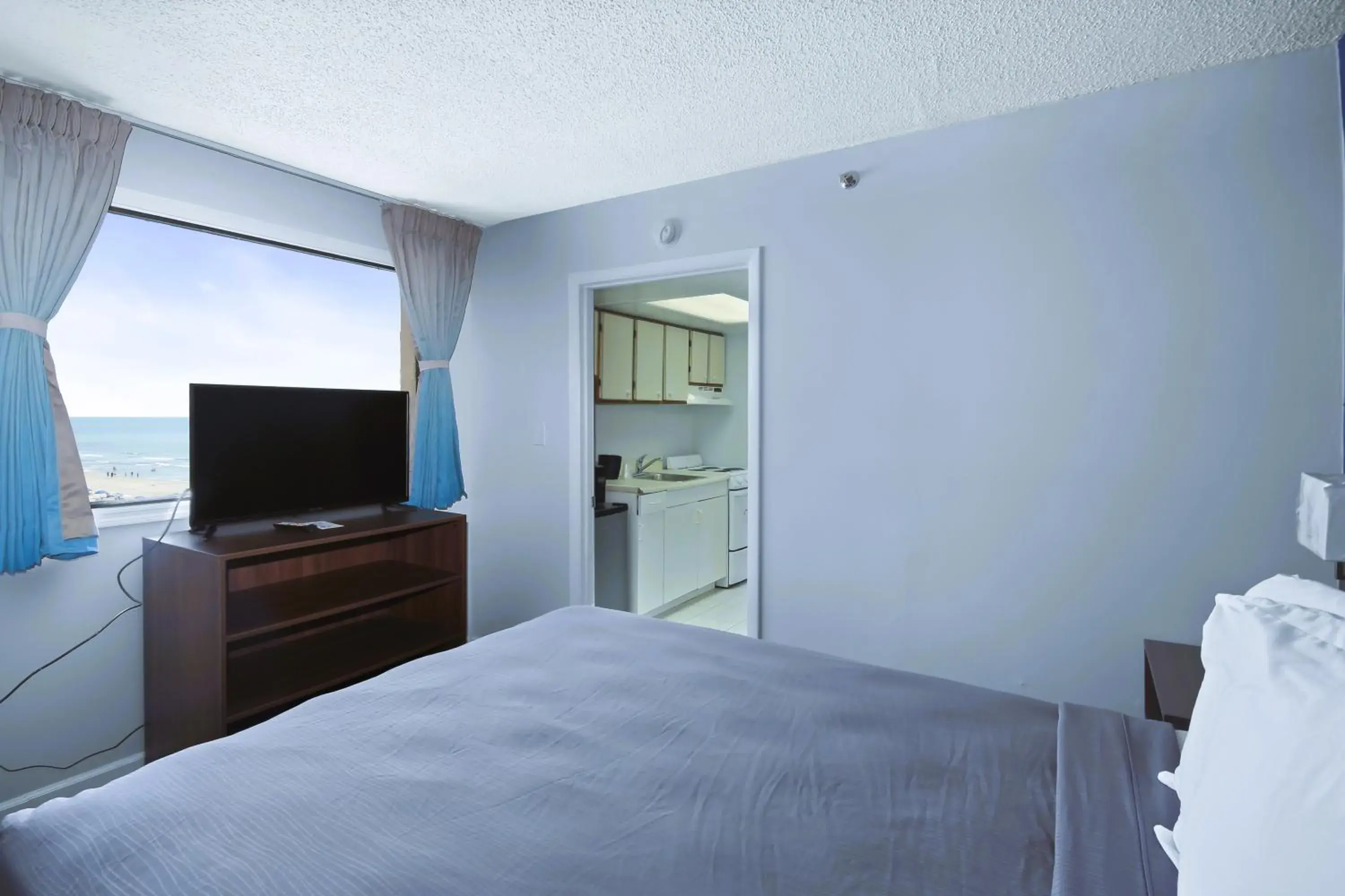 Bed in South Seas Ocean Front Bed in South Seas Ocean Front