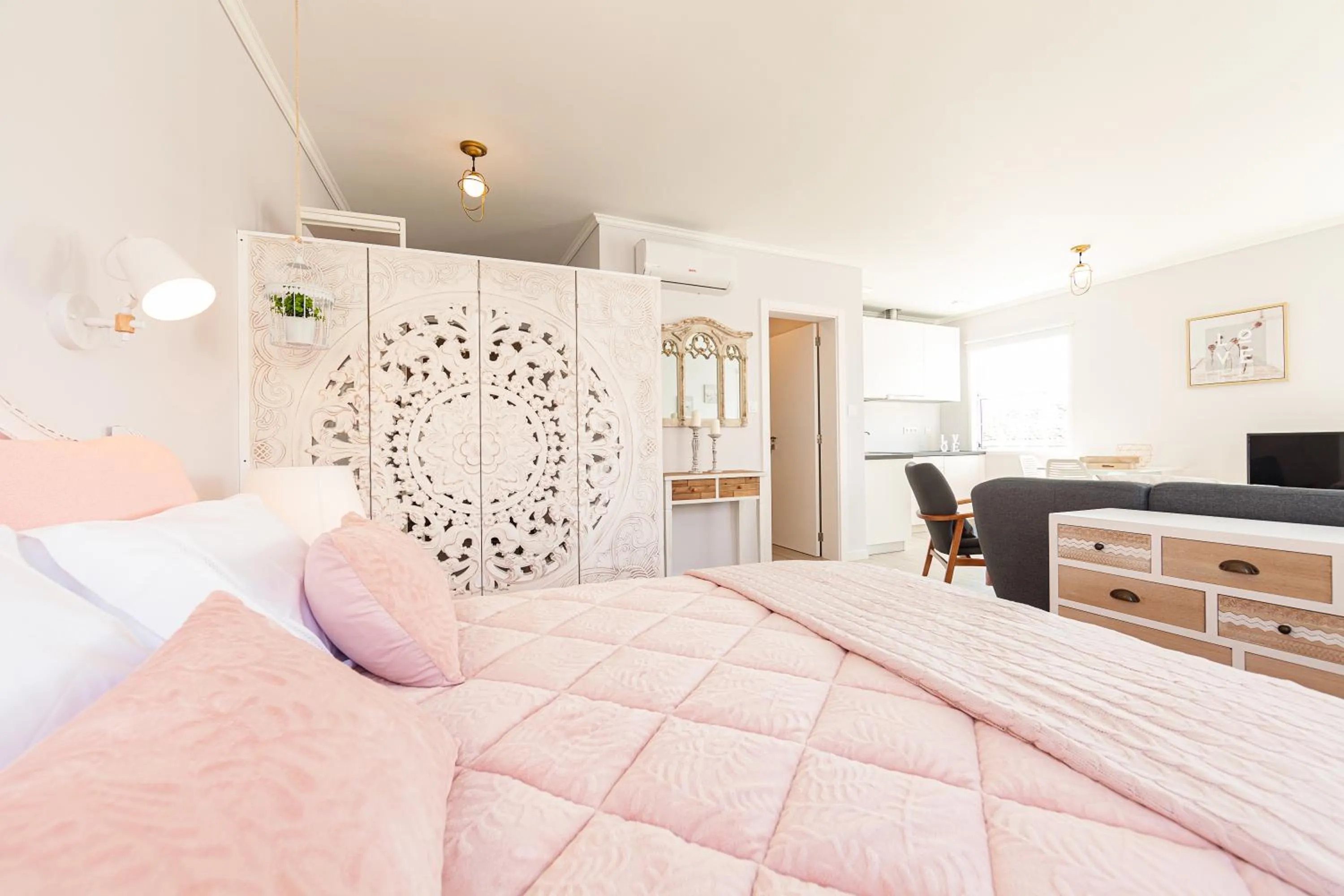 Bed in Pico Studios