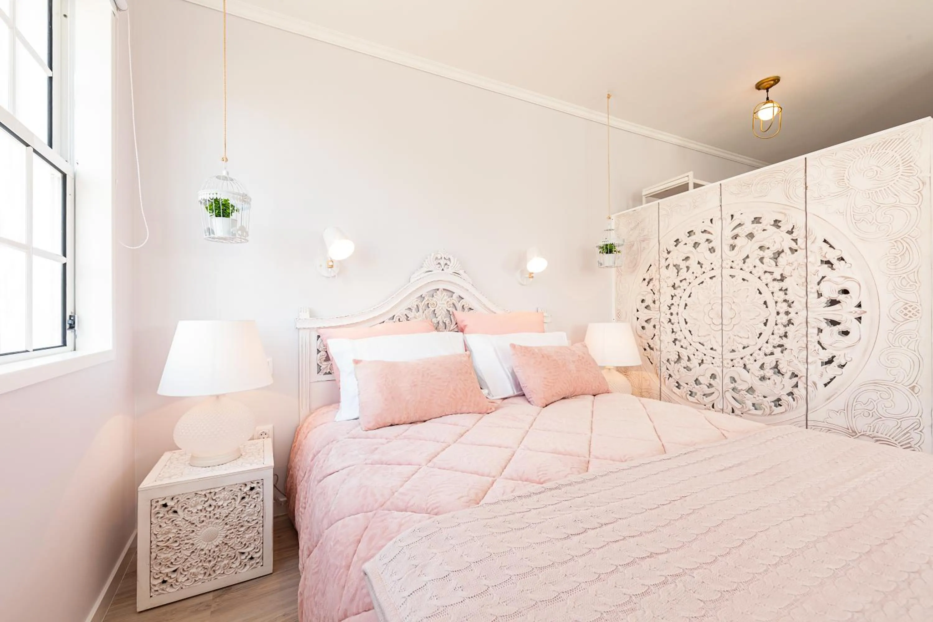 Bed in Pico Studios