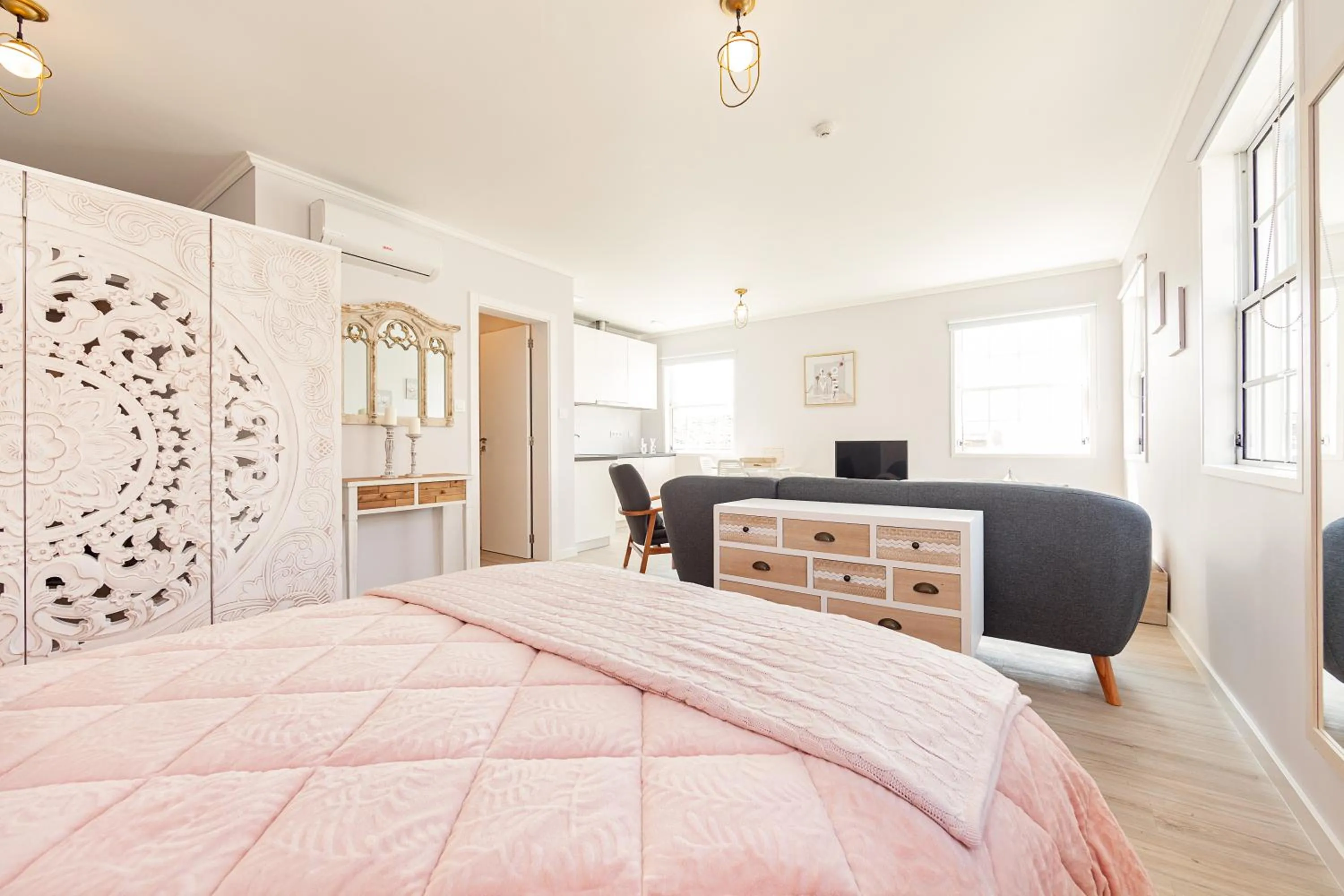 Bed in Pico Studios