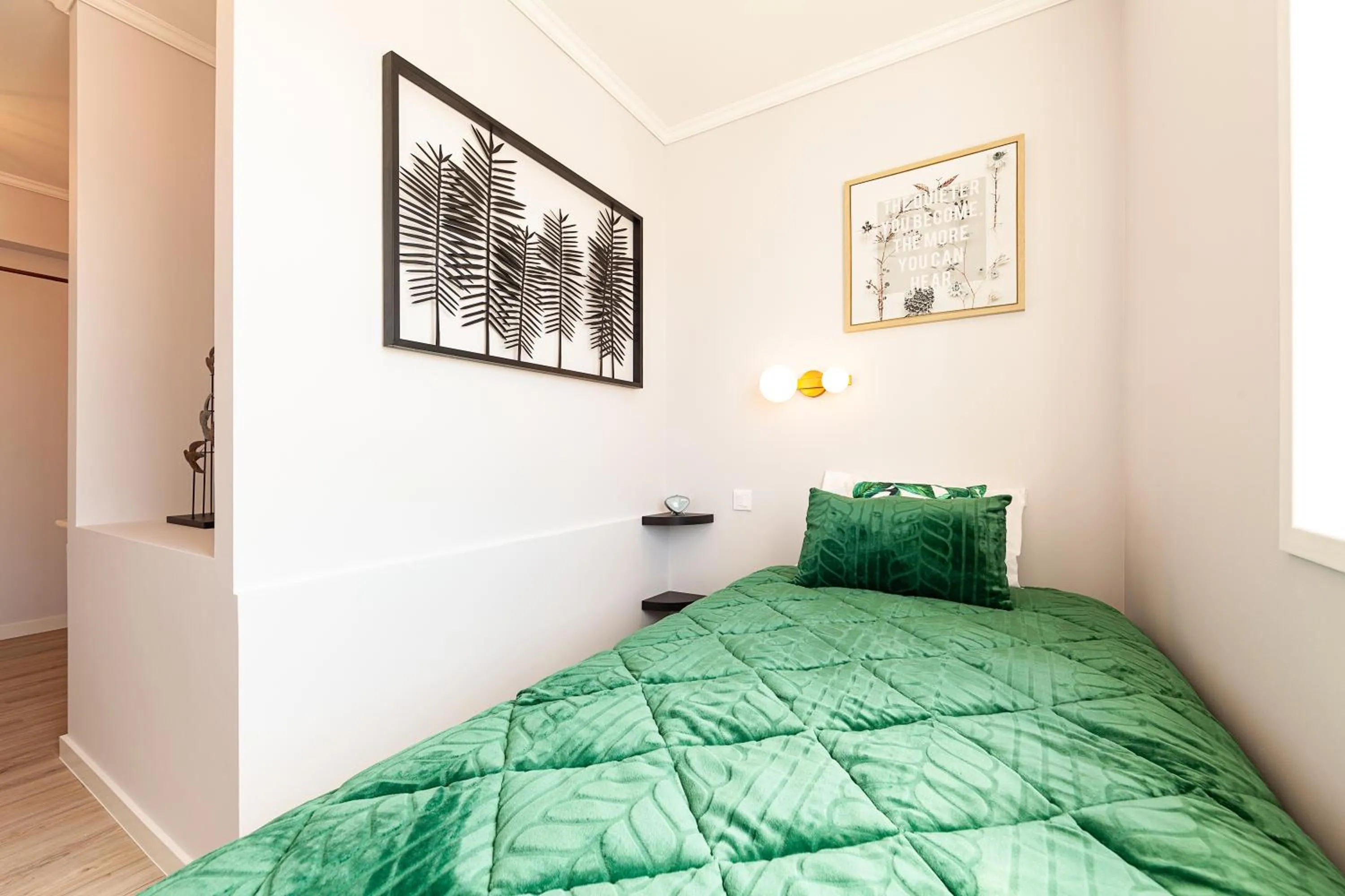 Bed in Pico Studios