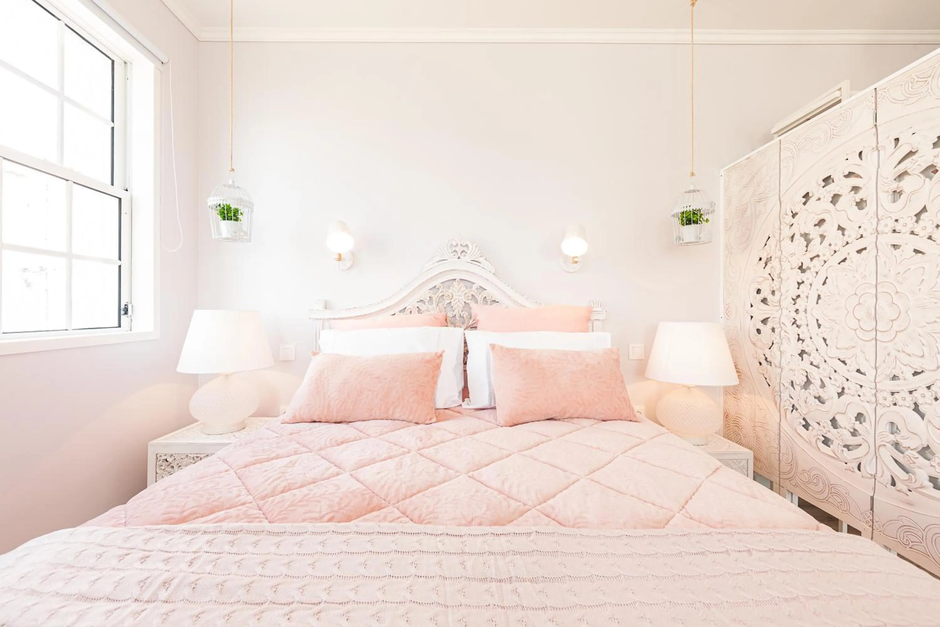Bed in Pico Studios