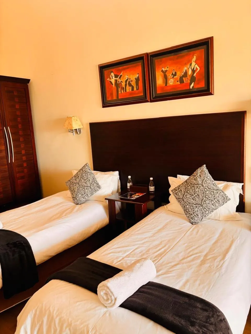 Bathroom, Bed in Sir Roys at the Sea