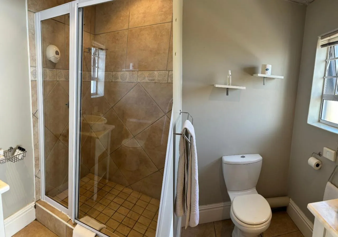 Shower in Sir Roys at the Sea