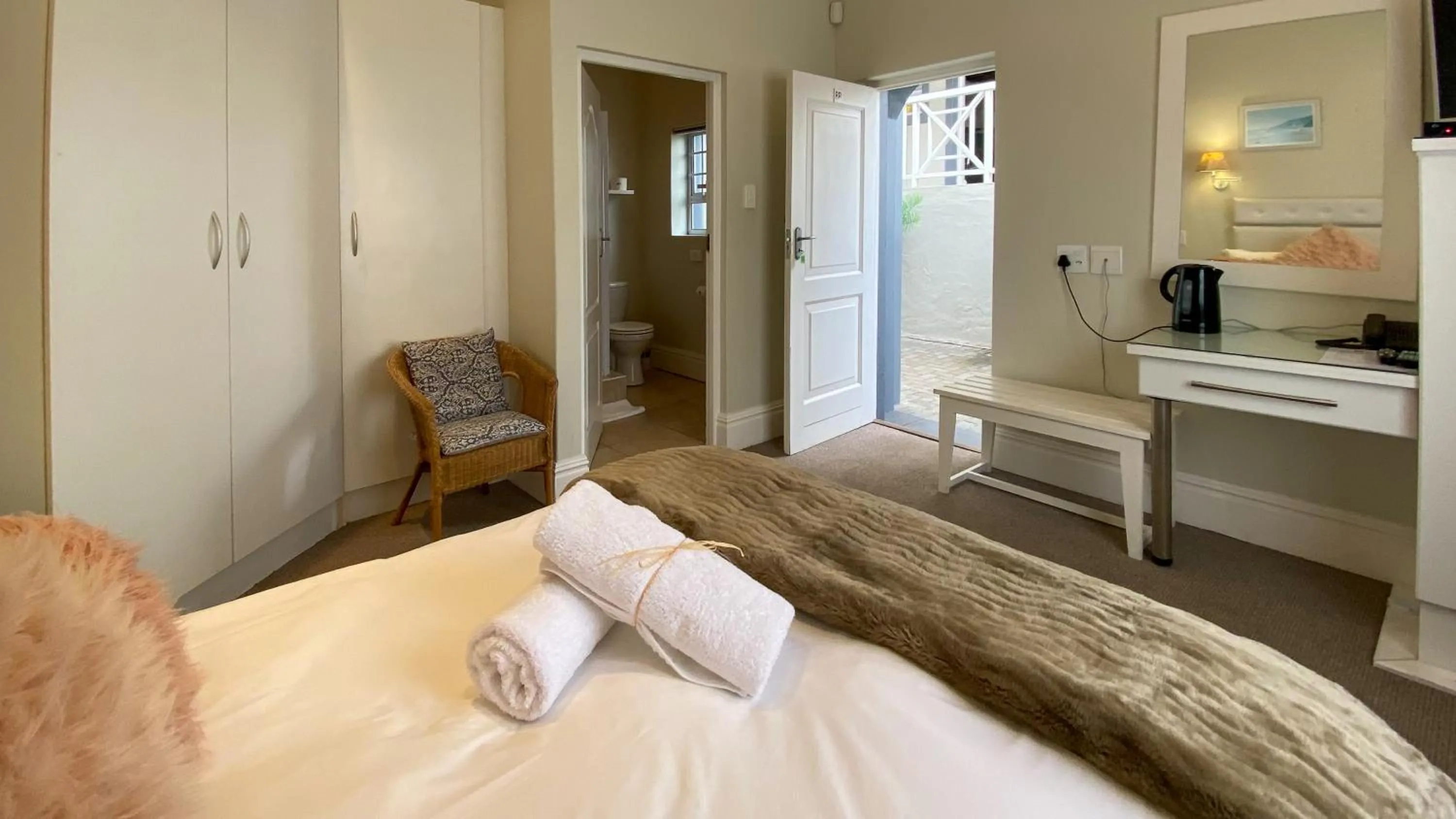 Photo of the whole room, Bed in Sir Roys at the Sea