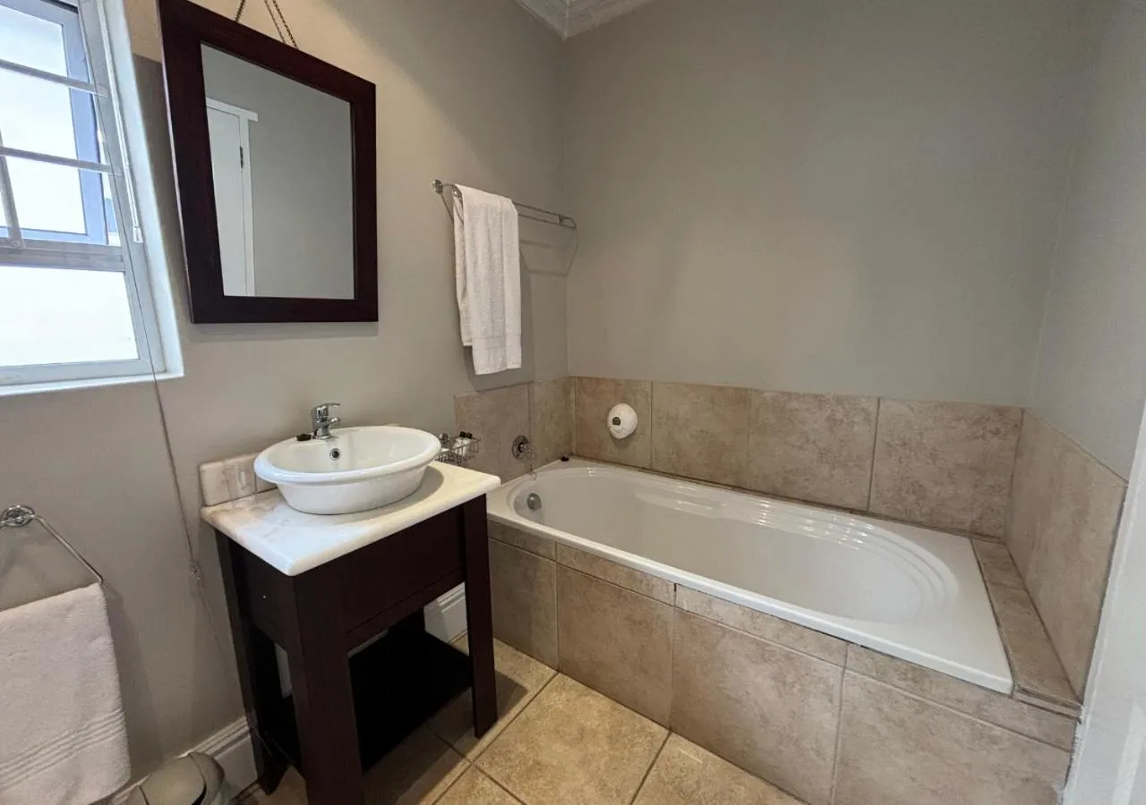 Bath in Sir Roys at the Sea