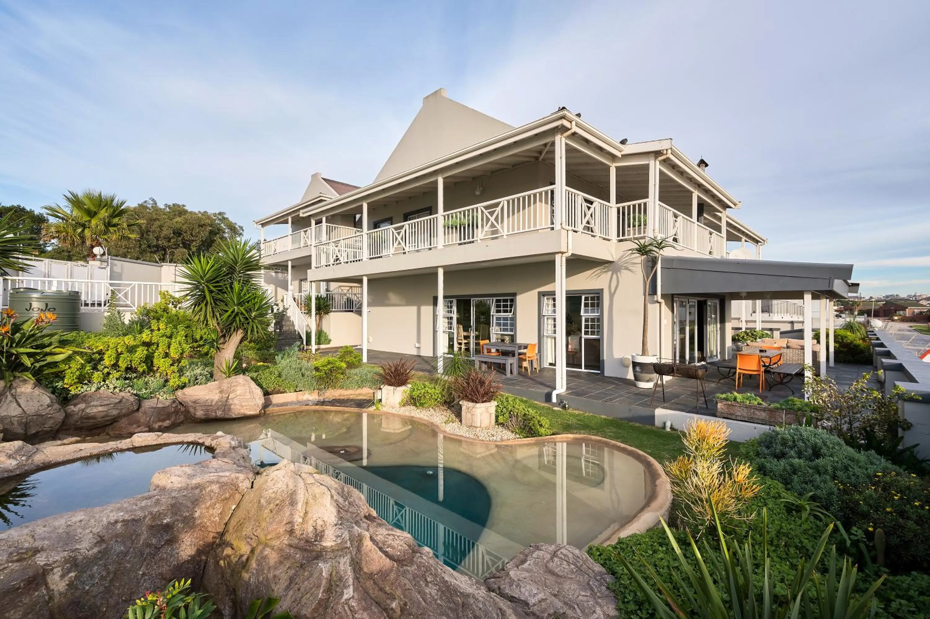 Property building in Sir Roys at the Sea