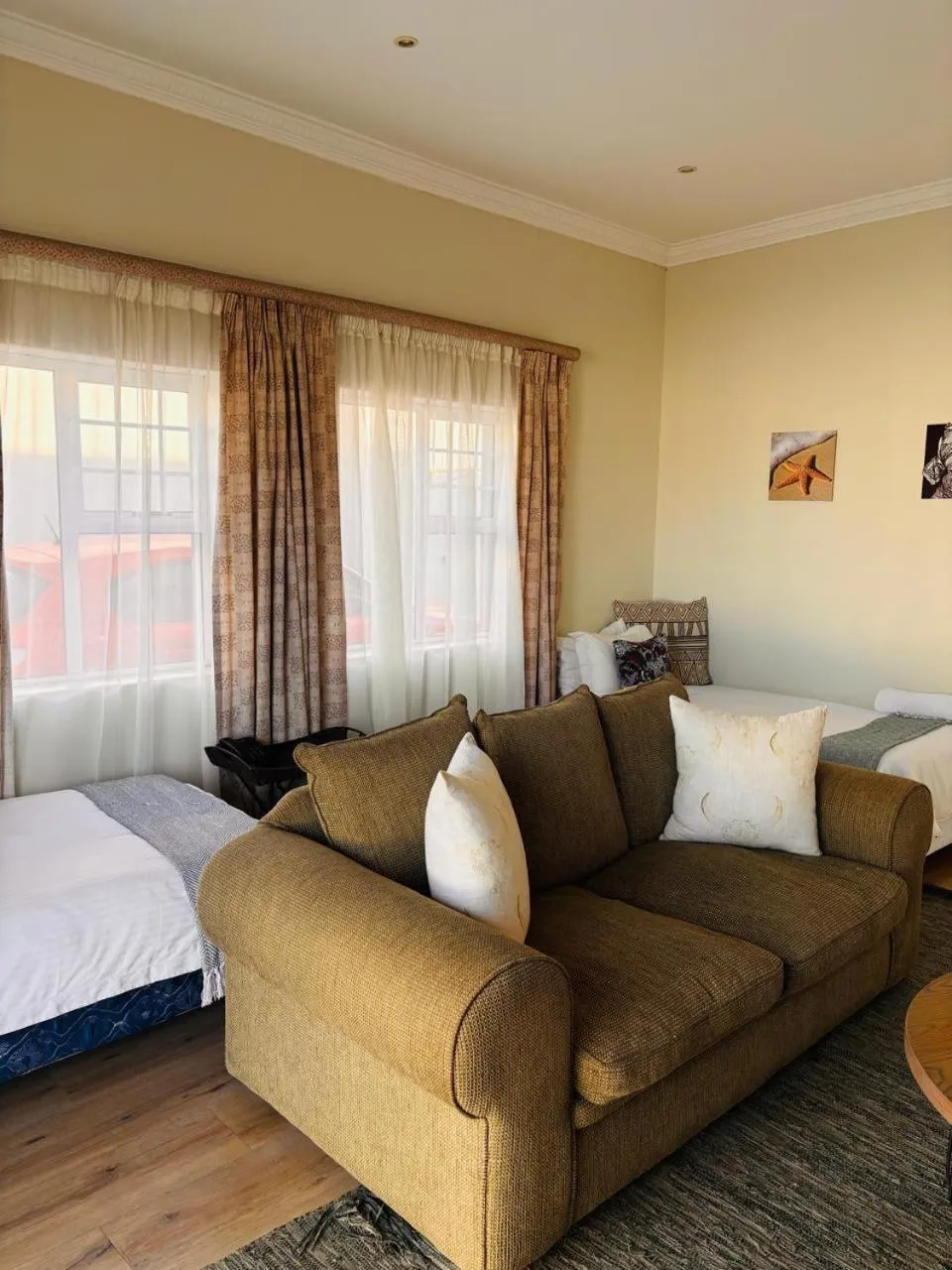 Living room, Bed in Sir Roys at the Sea