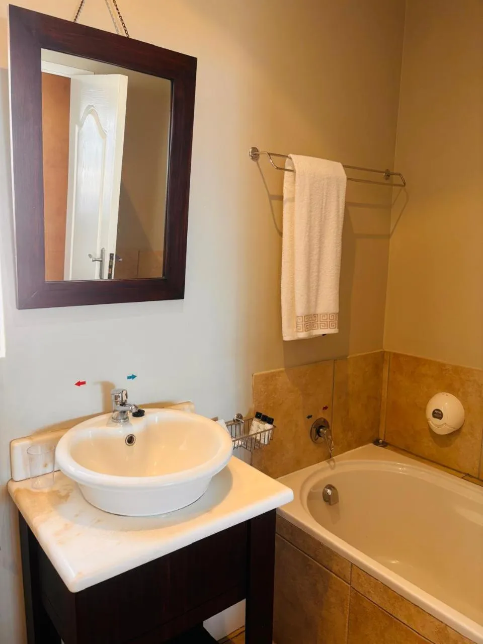 Bath in Sir Roys at the Sea