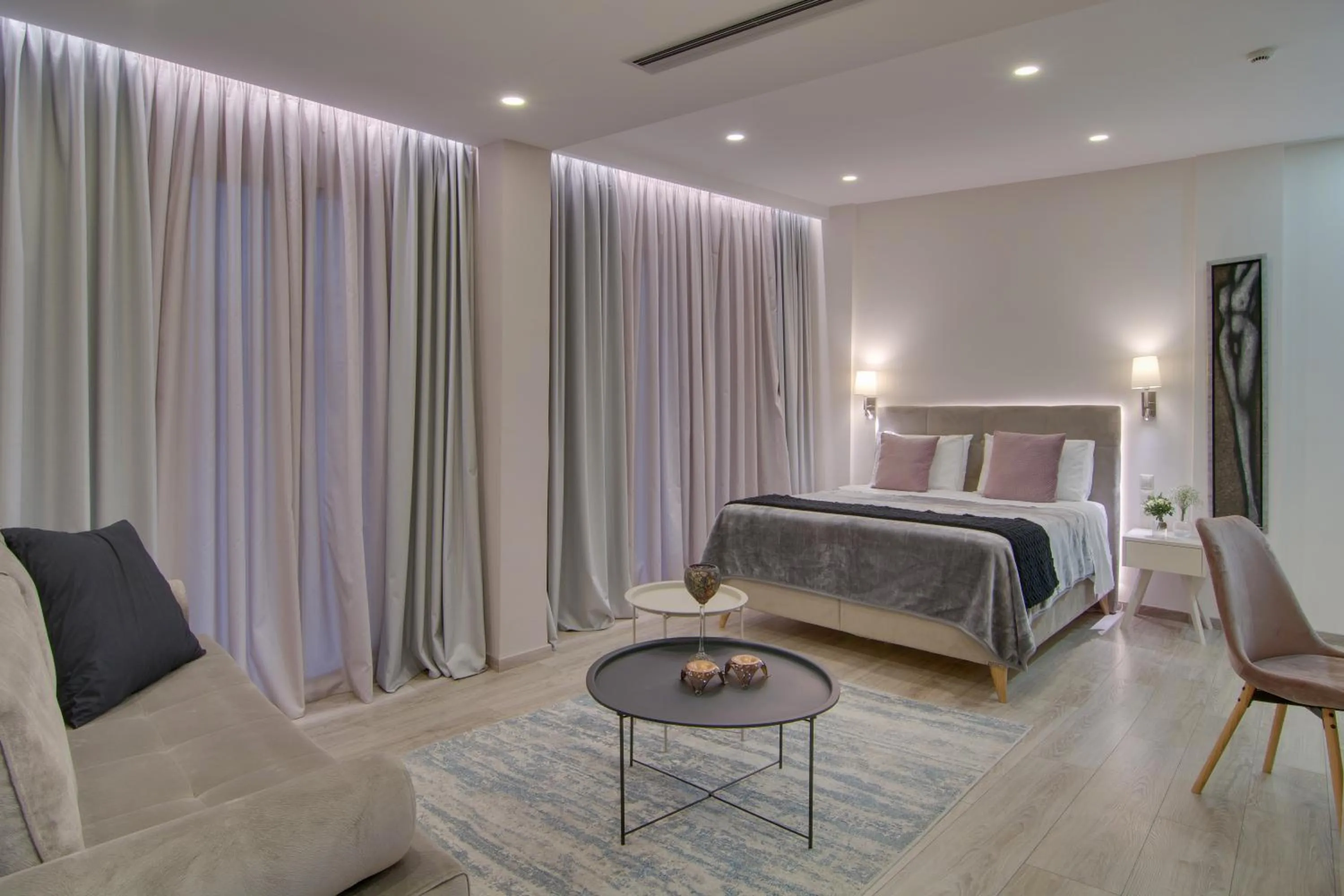 Photo of the whole room, Bed in ERMIS