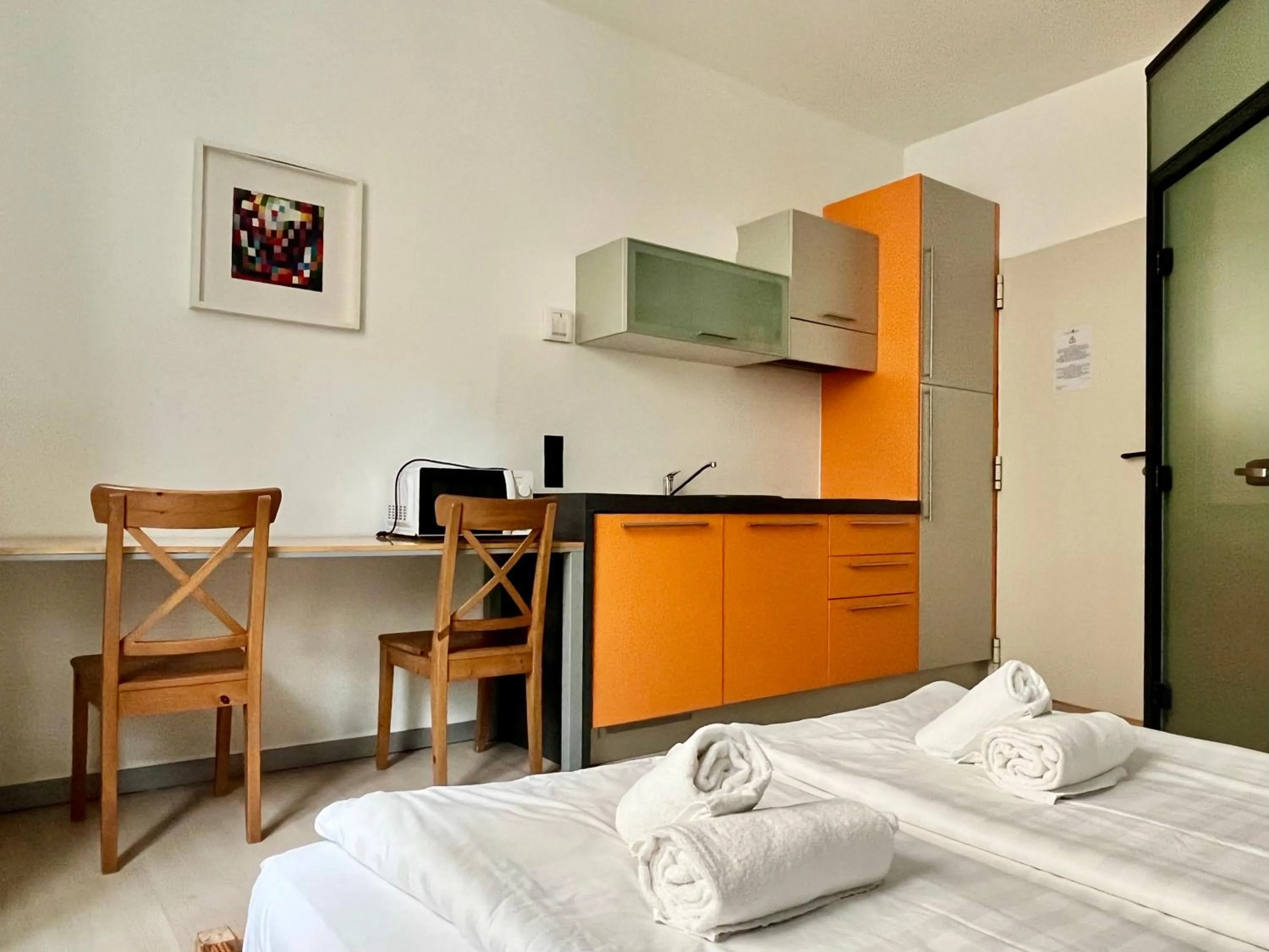 Kitchen or kitchenette, Bed in GuestHouse University by LR - self check in