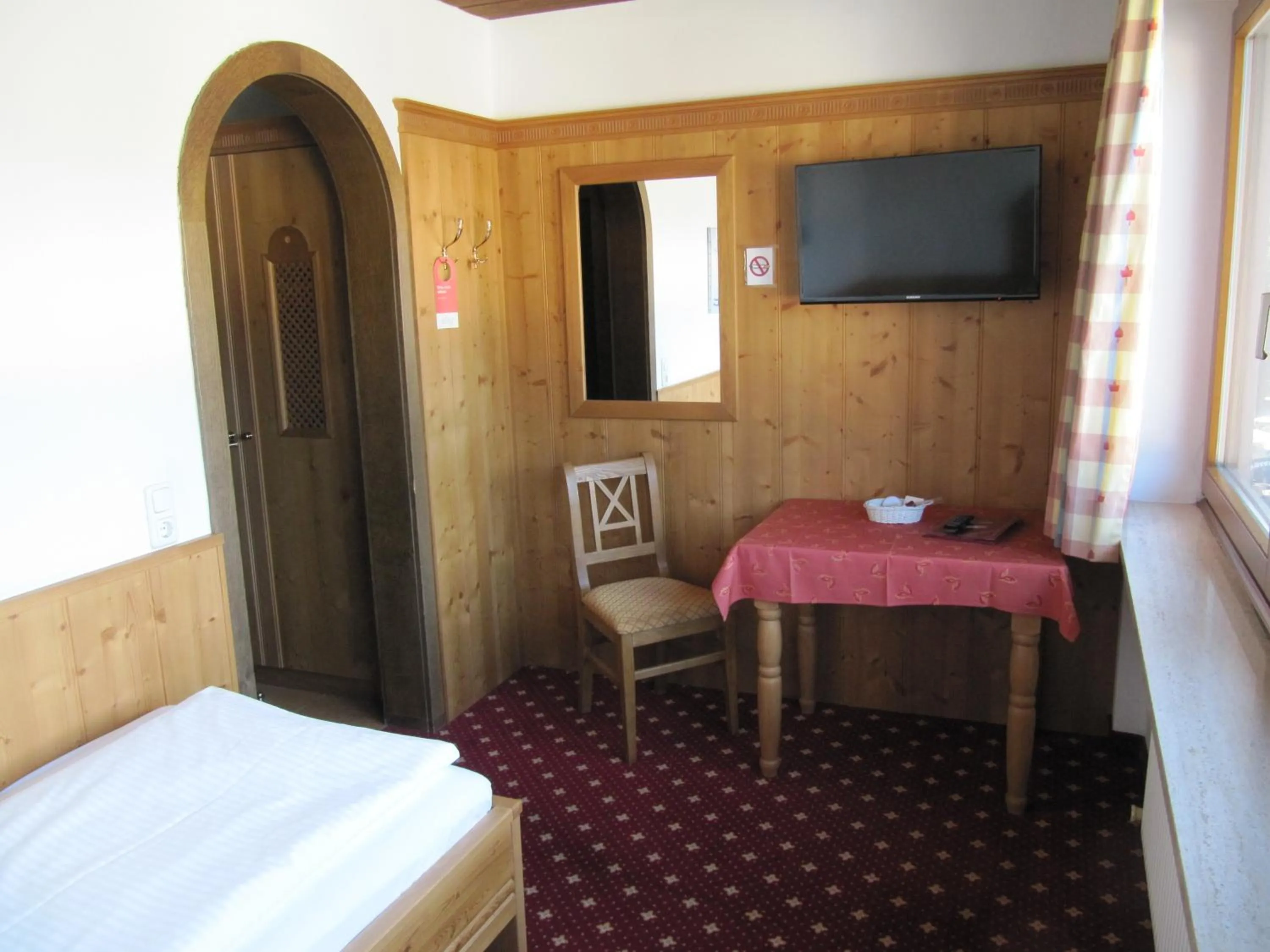 Bedroom, Bed in Hotel Bechlwirt