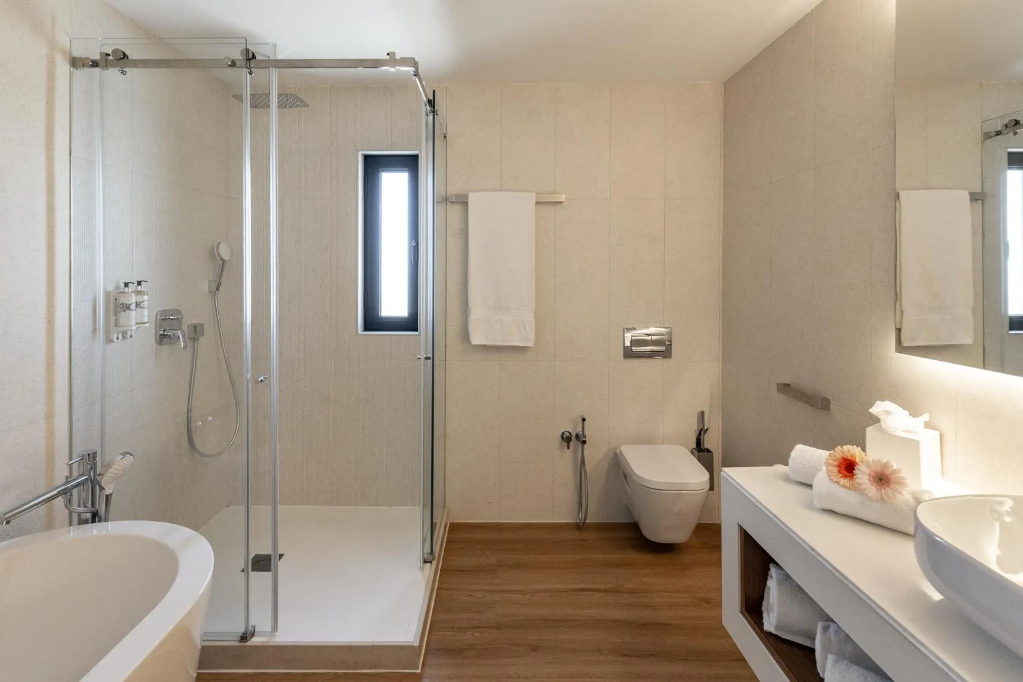 Shower in Regency Salgados Hotel & Spa