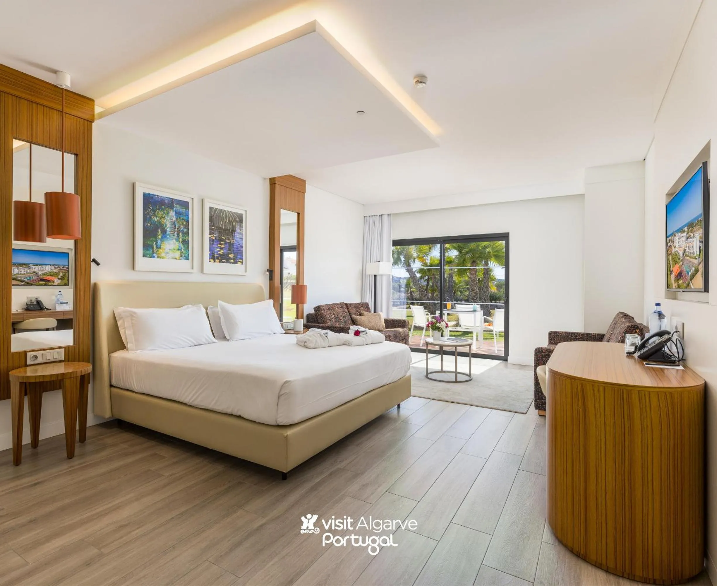 Bed in Regency Salgados Hotel & Spa