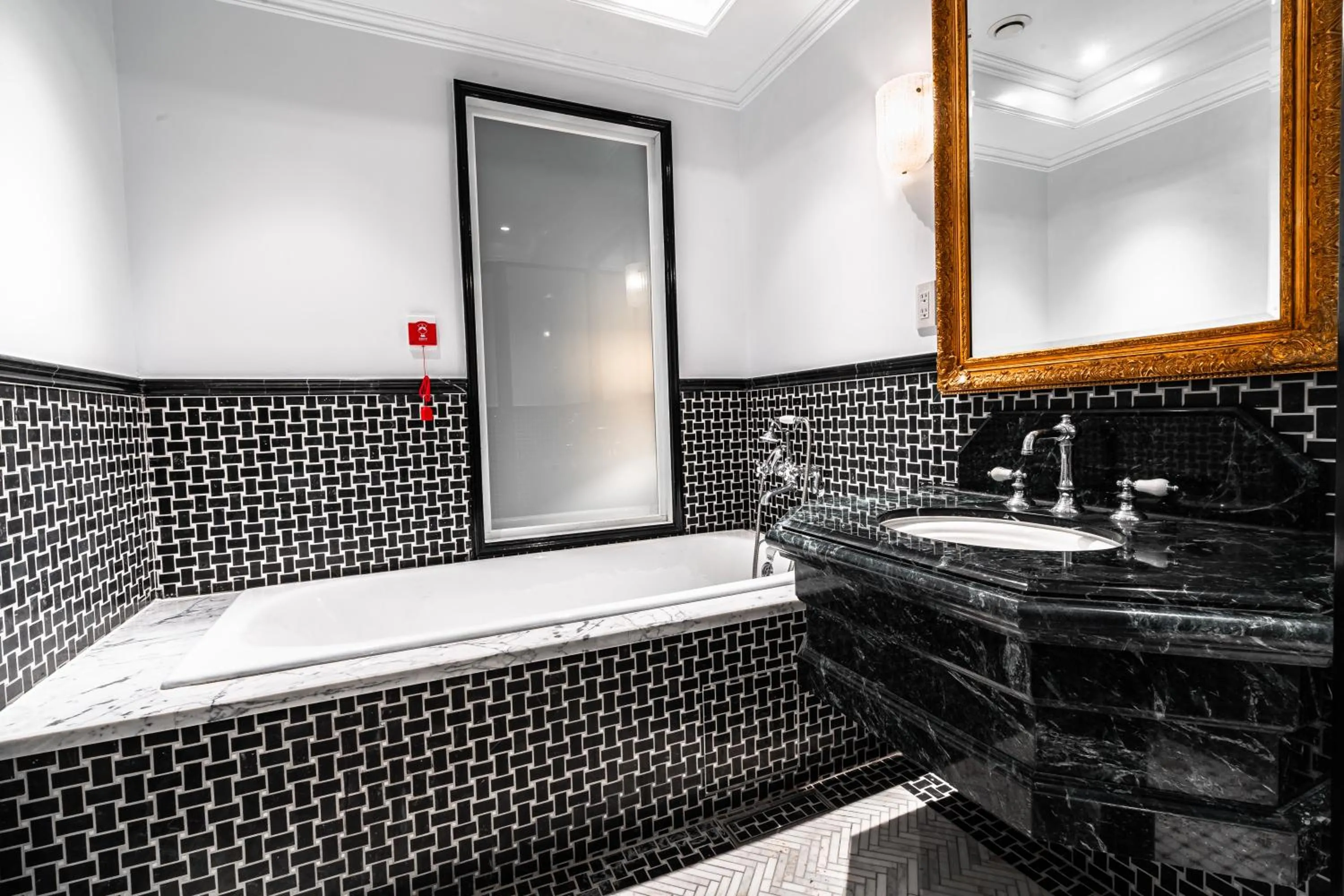 Shangrila Boutique Hotel