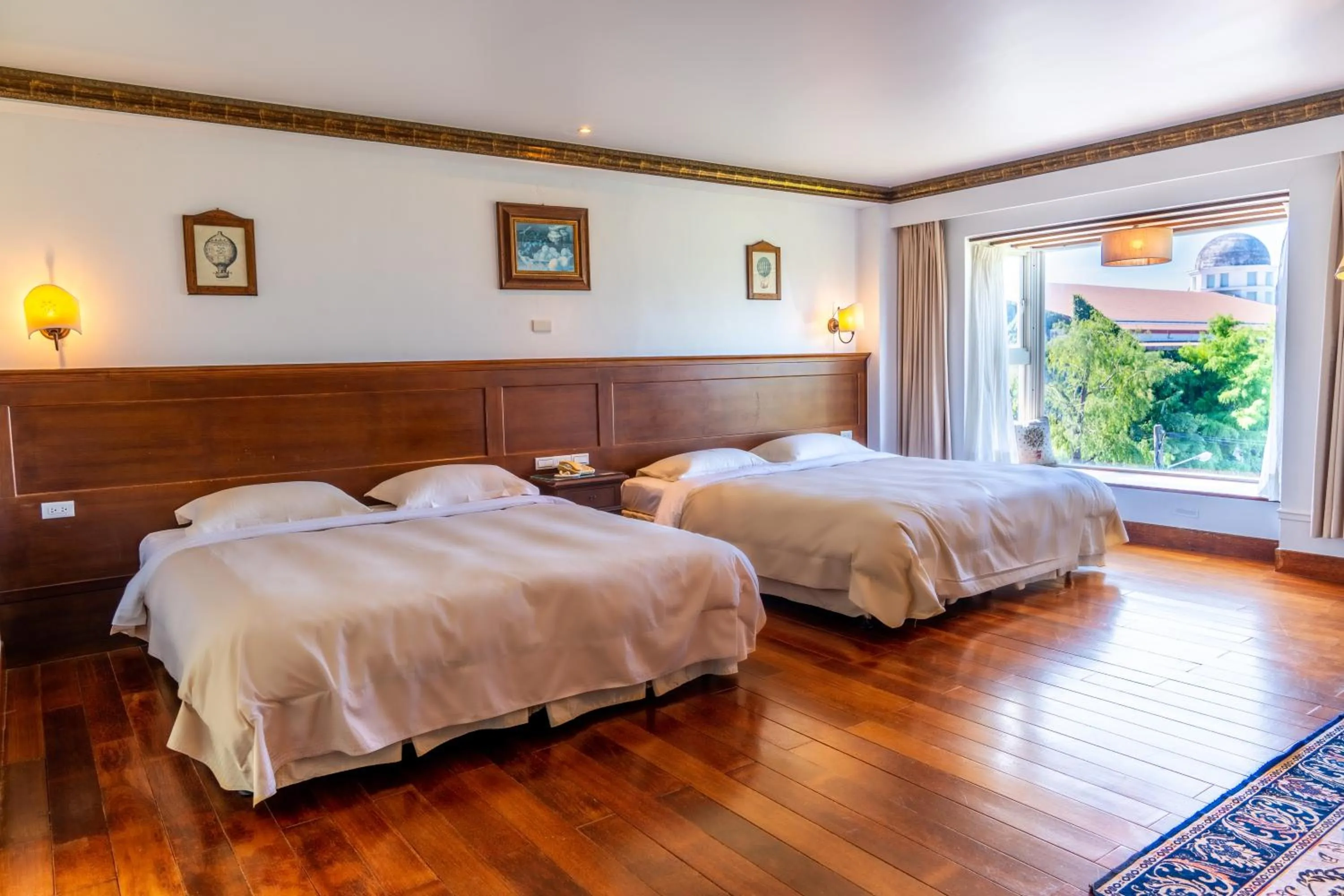 Bed in Shangrila Boutique Hotel