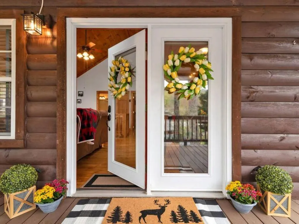 Facade/entrance in Soco Serene Cabin in the Heart of Maggie Valley