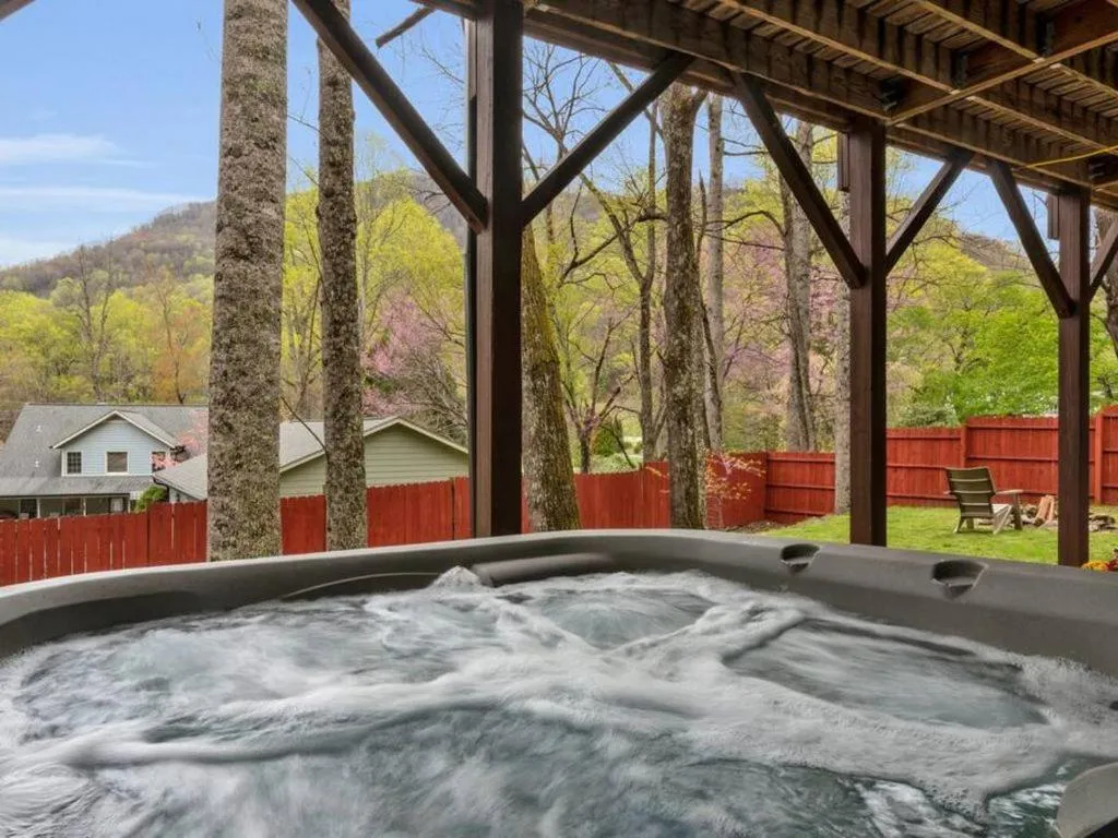 Spa and wellness centre/facilities in Soco Serene Cabin in the Heart of Maggie Valley
