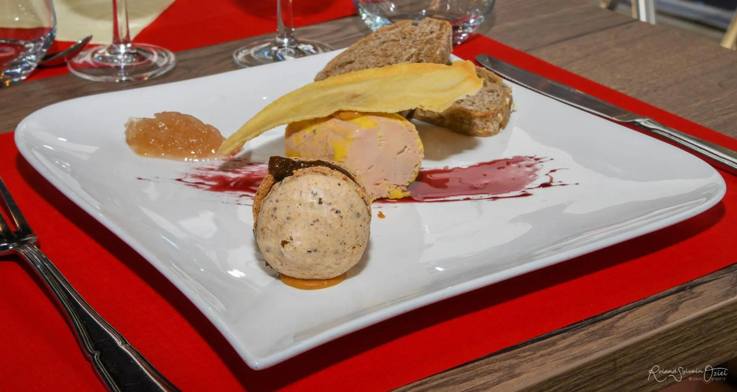 Restaurant/places to eat in Logis Hôtel La Chaumière