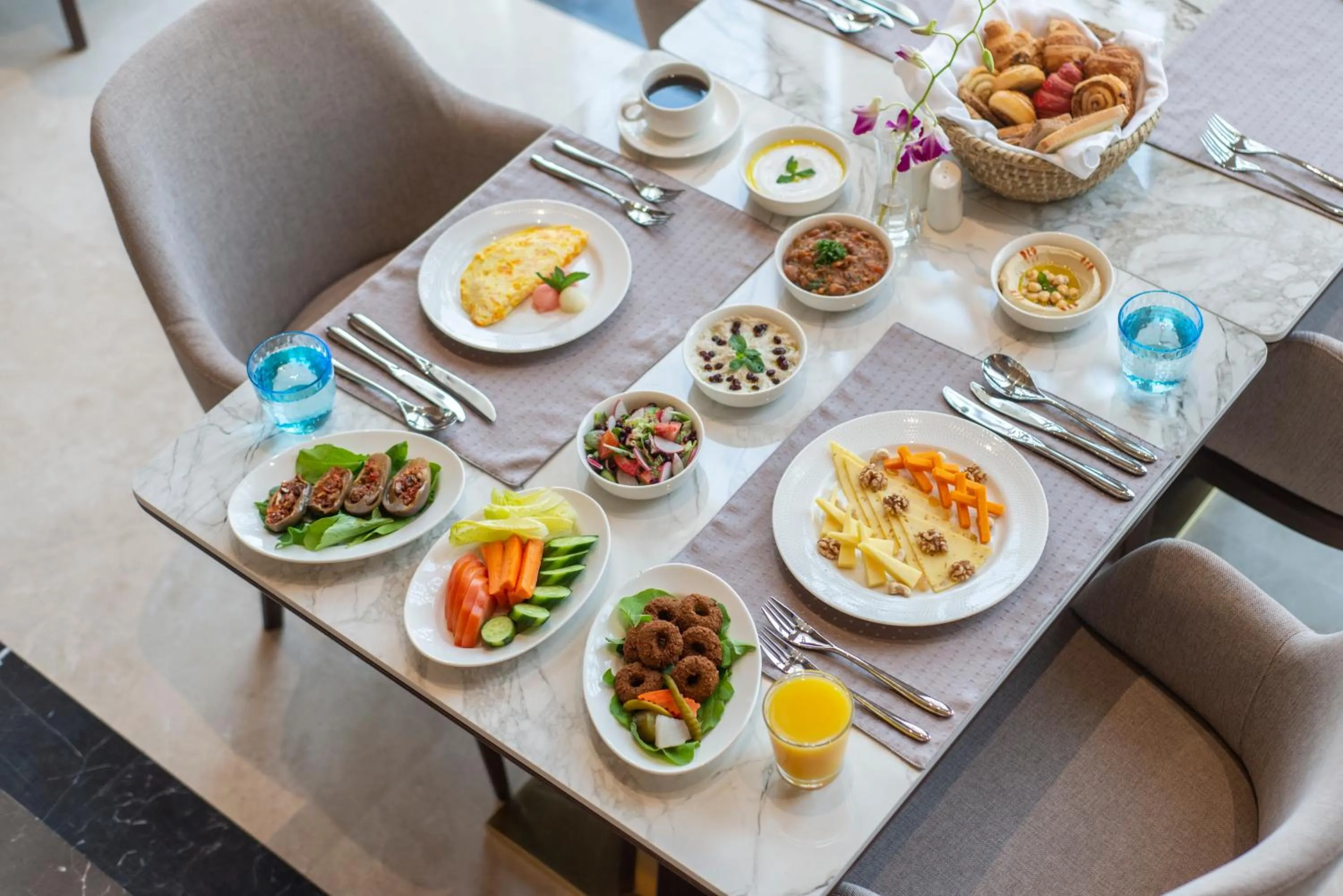 Food and drinks in Gardino Hotel & Residence