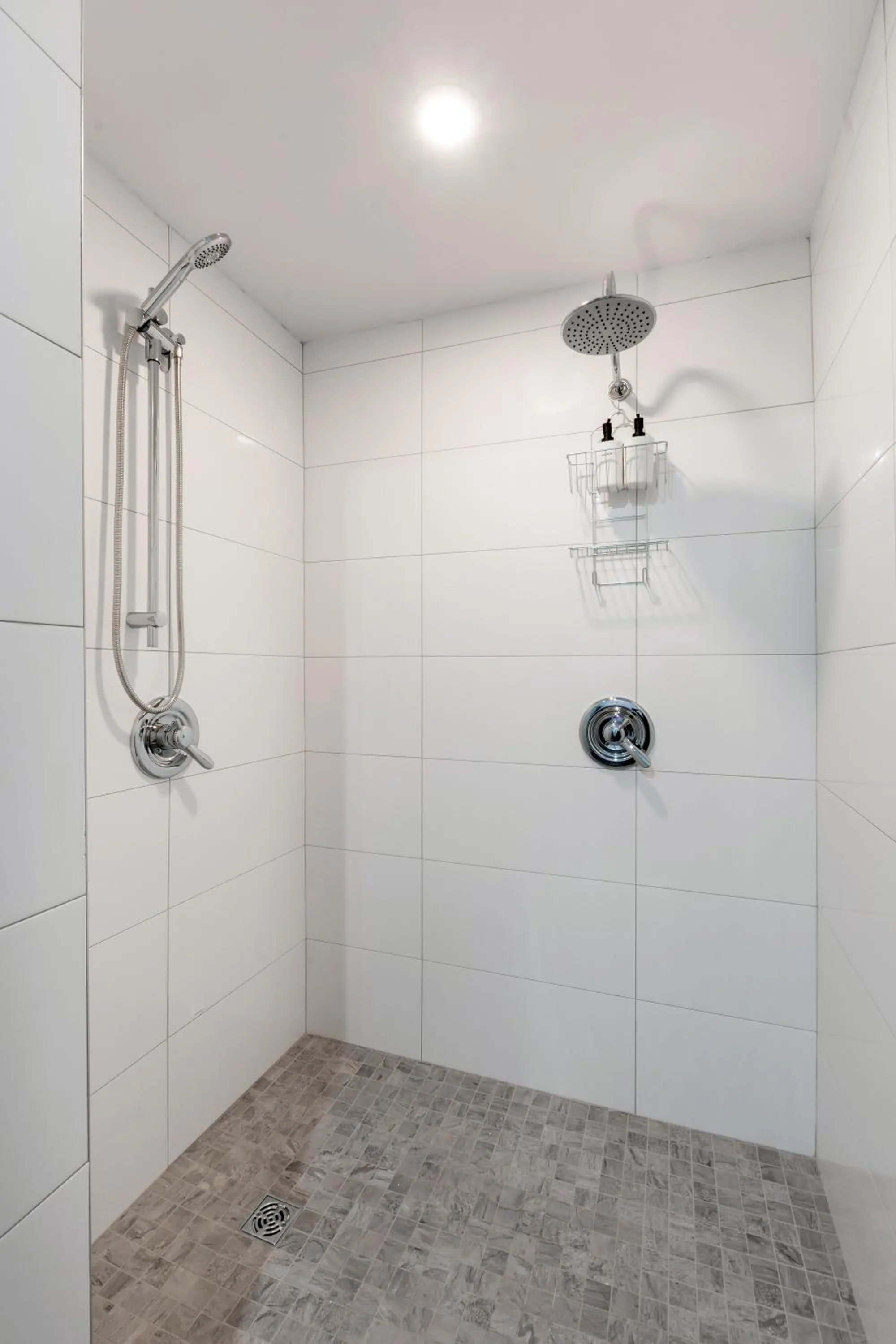 Shower in Appart hôtel Le Saint-Anselme